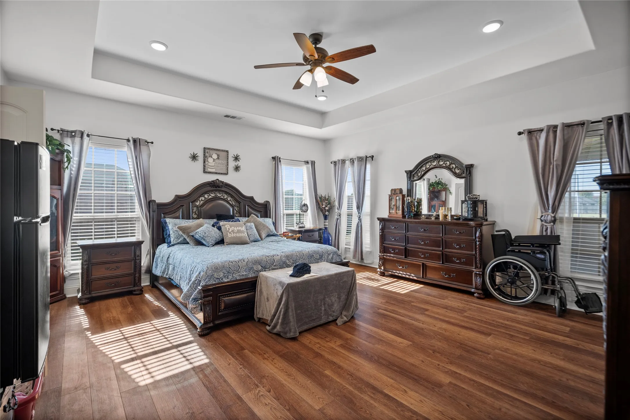 Single Family Residence For Sale in Ellis County , 829 Meadow Lark Lane, Red Oak, Texas 75154, 4 Bedroom, 4 Bathroom, 2 Garage spaces, 2,397 Sqft, built in 2017, mls#21344433, Real Estate Agent in Red Oak, Homes For Sale in Ellis county, Homes For Sale in Red Oak, Realtor in Red Oak Texas, Real Estate Brokerage Independent Realty Texas, Luminita Cordes Realtor