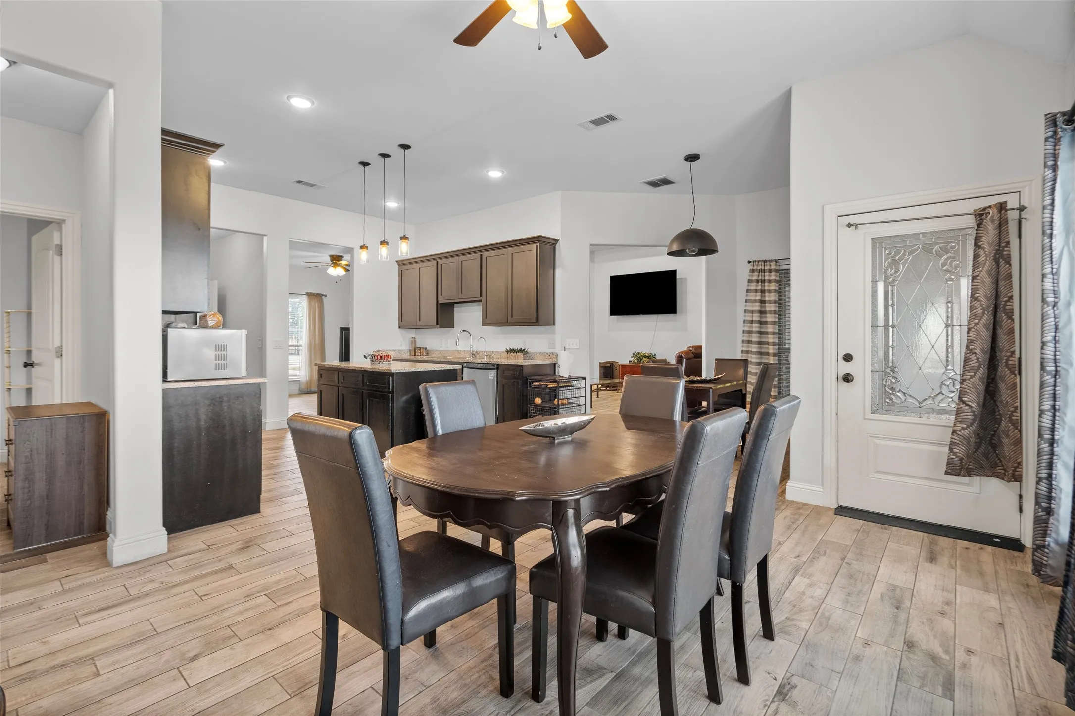 Single Family Residence For Sale in Ellis County , 829 Meadow Lark Lane, Red Oak, Texas 75154, 4 Bedroom, 4 Bathroom, 2 Garage spaces, 2,397 Sqft, built in 2017, mls#21344433, Real Estate Agent in Red Oak, Homes For Sale in Ellis county, Homes For Sale in Red Oak, Realtor in Red Oak Texas, Real Estate Brokerage Independent Realty Texas, Luminita Cordes Realtor