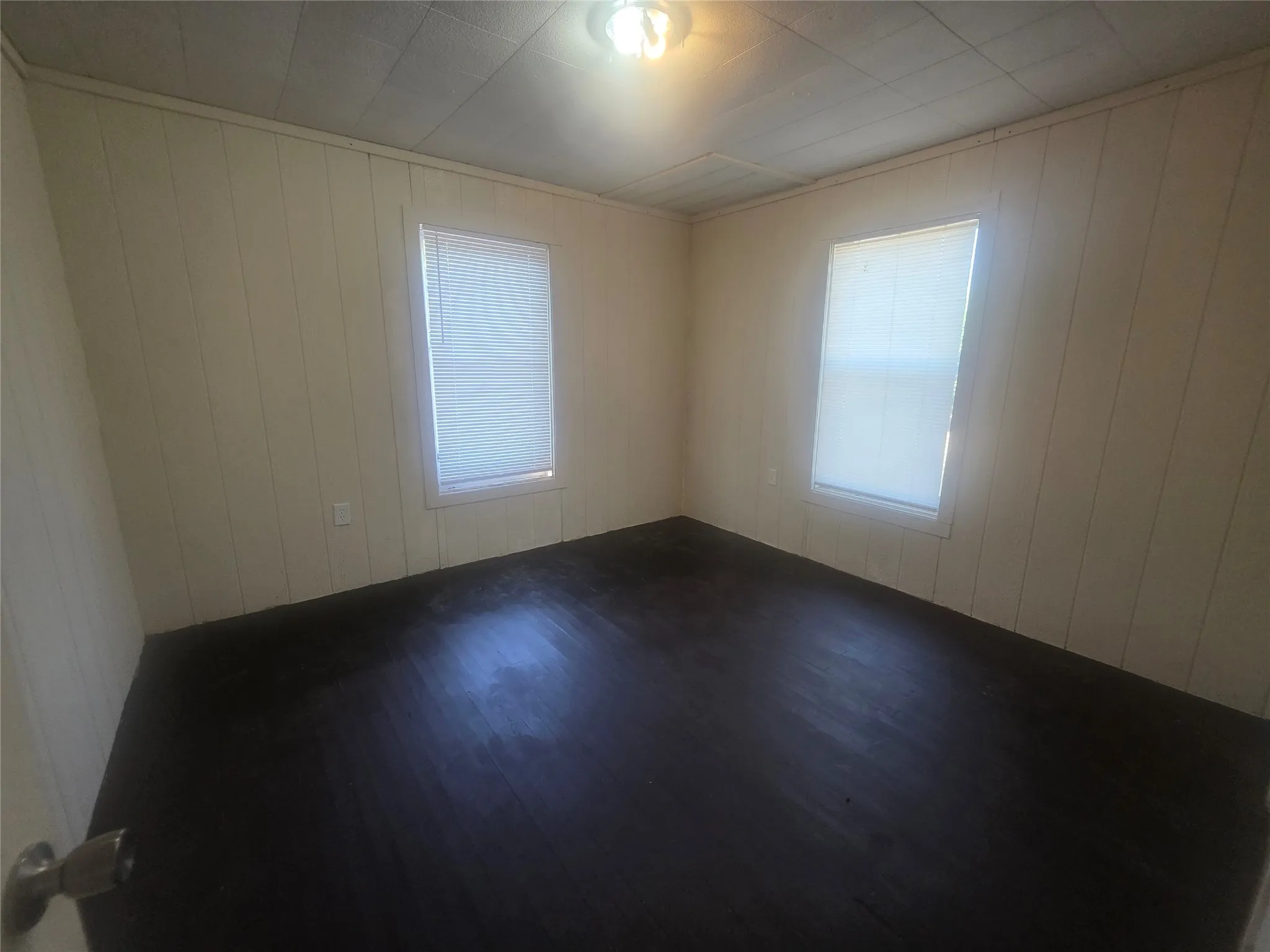 Single Family Residence For Sale in Young County , 209 Ohio Avenue, Graham, Texas 76450, 2 Bedroom, 1 Bathroom, Garage spaces, 768 Sqft, built in 1945, mls#21366673, Real Estate Agent in Graham, Homes For Sale in Young county, Homes For Sale in Graham, Realtor in Graham Texas, Real Estate Brokerage Independent Realty Texas, Luminita Cordes Realtor