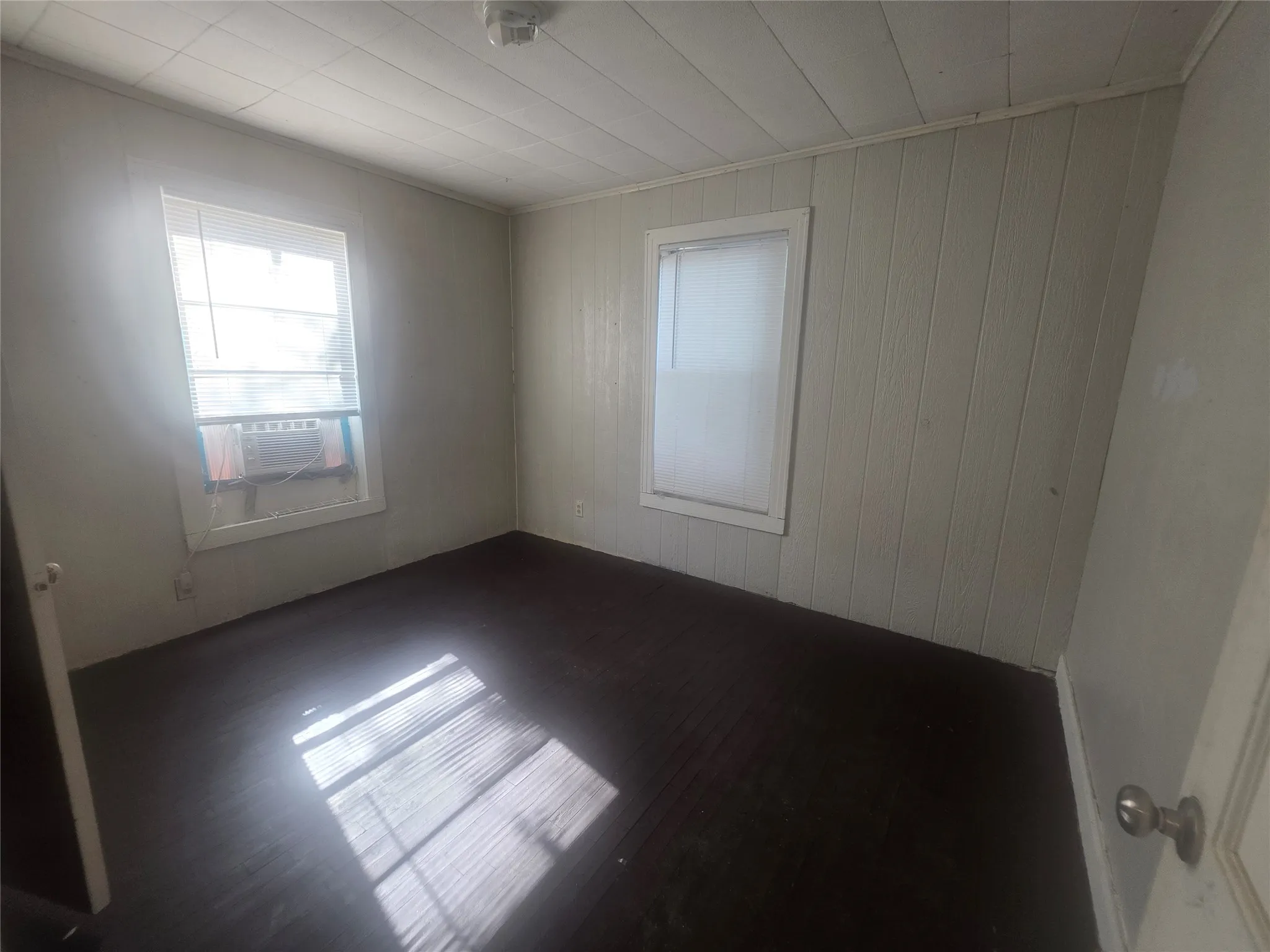 Single Family Residence For Sale in Young County , 209 Ohio Avenue, Graham, Texas 76450, 2 Bedroom, 1 Bathroom, Garage spaces, 768 Sqft, built in 1945, mls#21366673, Real Estate Agent in Graham, Homes For Sale in Young county, Homes For Sale in Graham, Realtor in Graham Texas, Real Estate Brokerage Independent Realty Texas, Luminita Cordes Realtor