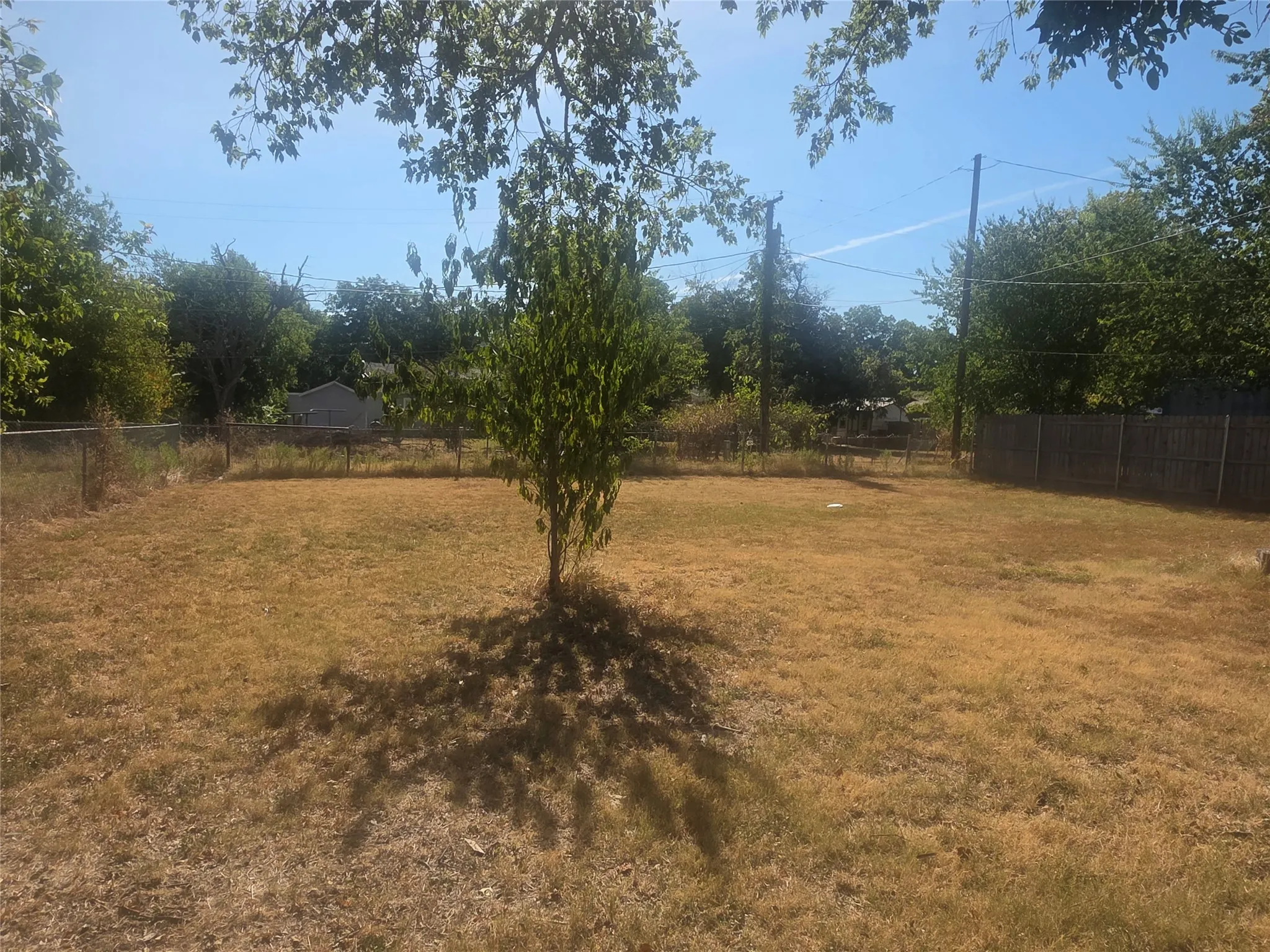 Single Family Residence For Sale in Young County , 209 Ohio Avenue, Graham, Texas 76450, 2 Bedroom, 1 Bathroom, Garage spaces, 768 Sqft, built in 1945, mls#21366673, Real Estate Agent in Graham, Homes For Sale in Young county, Homes For Sale in Graham, Realtor in Graham Texas, Real Estate Brokerage Independent Realty Texas, Luminita Cordes Realtor