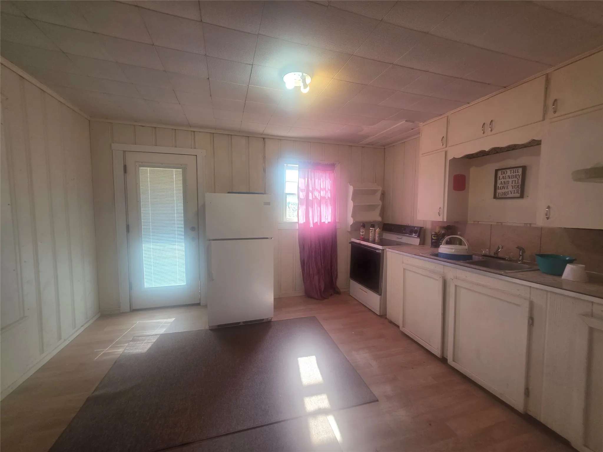 Single Family Residence For Sale in Young County , 209 Ohio Avenue, Graham, Texas 76450, 2 Bedroom, 1 Bathroom, Garage spaces, 768 Sqft, built in 1945, mls#21366673, Real Estate Agent in Graham, Homes For Sale in Young county, Homes For Sale in Graham, Realtor in Graham Texas, Real Estate Brokerage Independent Realty Texas, Luminita Cordes Realtor