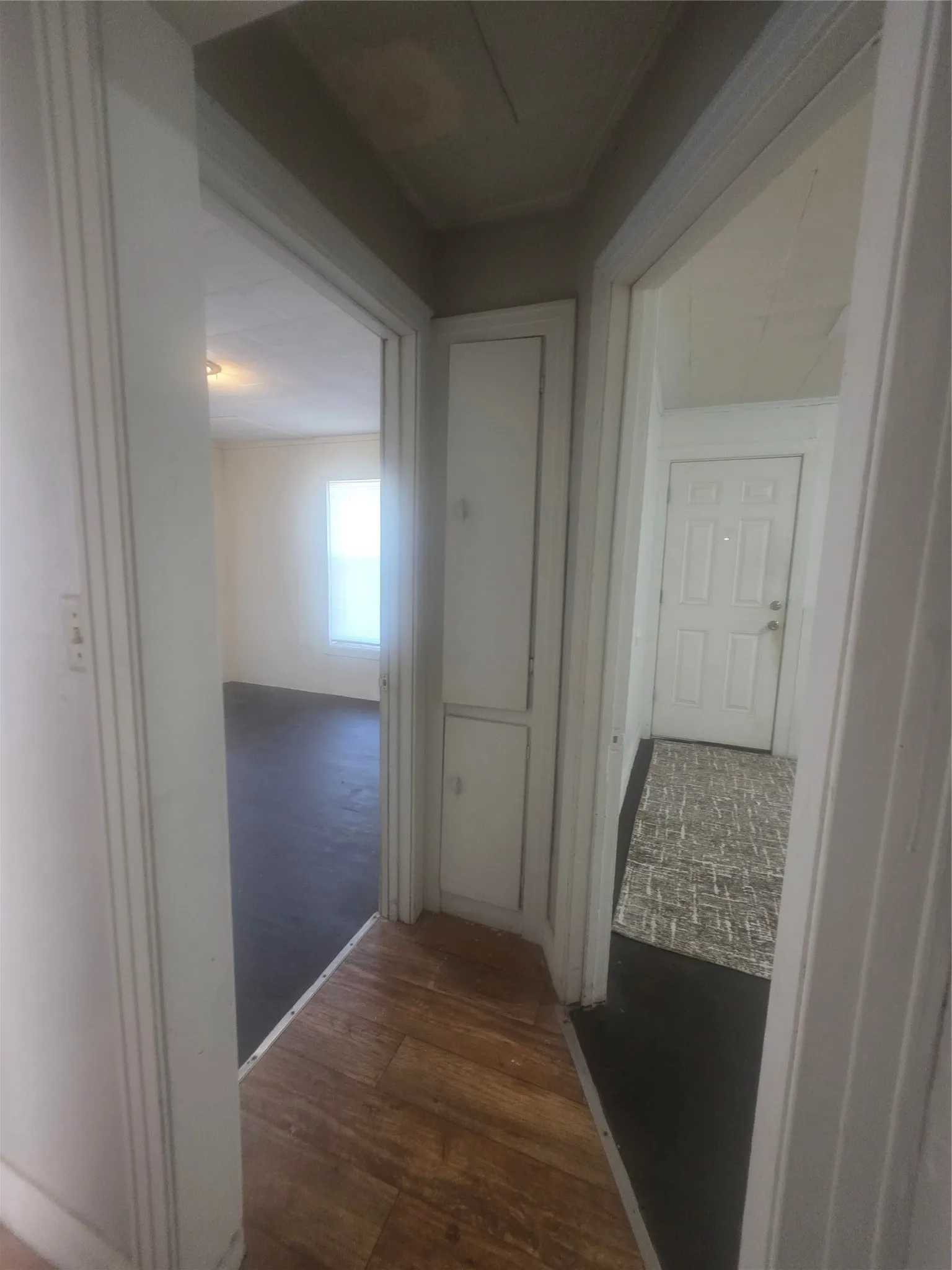 Single Family Residence For Sale in Young County , 209 Ohio Avenue, Graham, Texas 76450, 2 Bedroom, 1 Bathroom, Garage spaces, 768 Sqft, built in 1945, mls#21366673, Real Estate Agent in Graham, Homes For Sale in Young county, Homes For Sale in Graham, Realtor in Graham Texas, Real Estate Brokerage Independent Realty Texas, Luminita Cordes Realtor