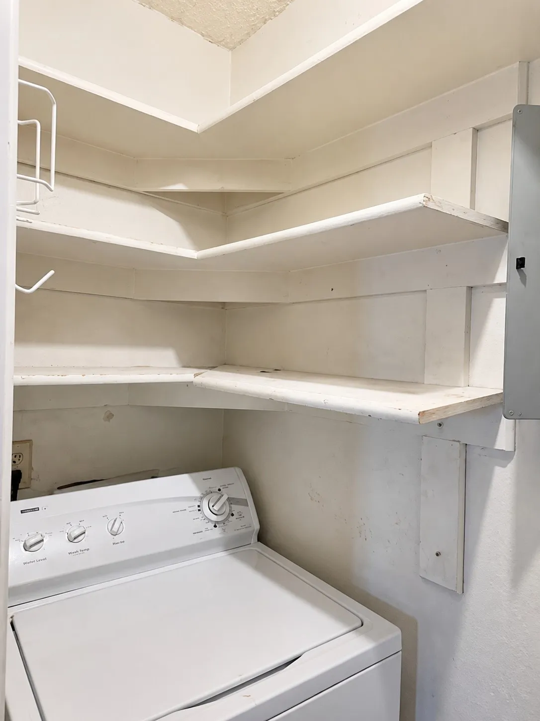 Townhouse For Sale in Tarrant County , 2106 Rainbow Drive 4212, Arlington, Texas 76011, 2 Bedroom, 1 Bathroom, Garage spaces, 963 Sqft, built in 1983, mls#21366583, Real Estate Agent in Arlington, Homes For Sale in Tarrant county, Homes For Sale in Arlington, Realtor in Arlington Texas, Real Estate Brokerage Independent Realty Texas, Luminita Cordes Realtor