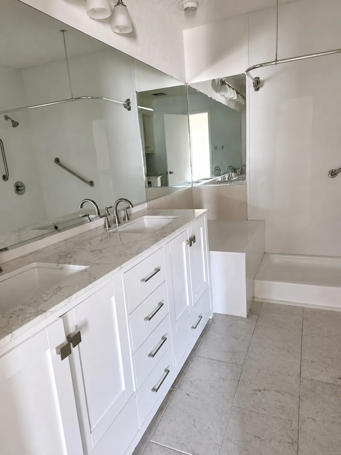 Townhouse For Sale in Tarrant County , 2106 Rainbow Drive 4212, Arlington, Texas 76011, 2 Bedroom, 1 Bathroom, Garage spaces, 963 Sqft, built in 1983, mls#21366583, Real Estate Agent in Arlington, Homes For Sale in Tarrant county, Homes For Sale in Arlington, Realtor in Arlington Texas, Real Estate Brokerage Independent Realty Texas, Luminita Cordes Realtor