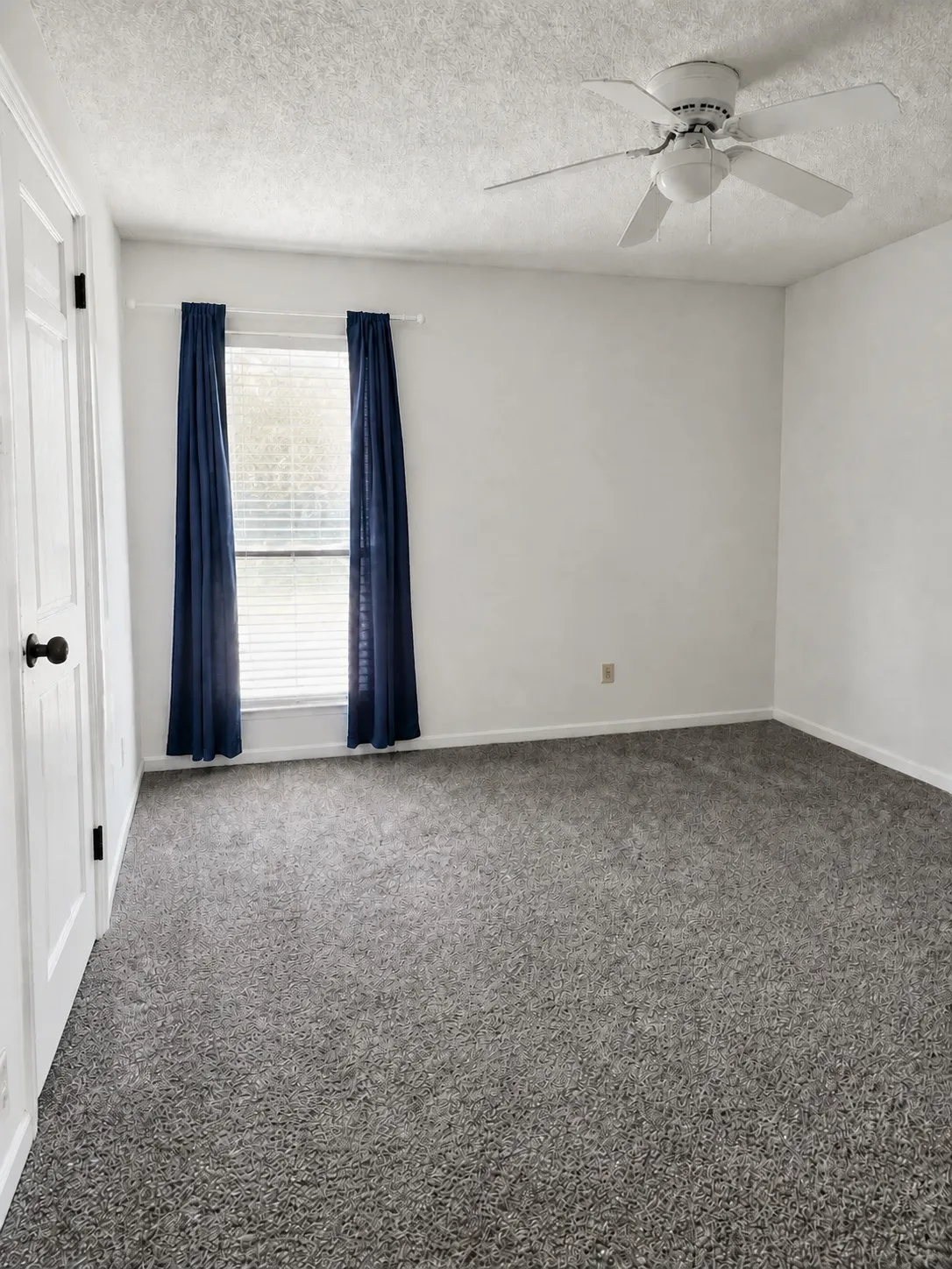 Townhouse For Sale in Tarrant County , 2106 Rainbow Drive 4212, Arlington, Texas 76011, 2 Bedroom, 1 Bathroom, Garage spaces, 963 Sqft, built in 1983, mls#21366583, Real Estate Agent in Arlington, Homes For Sale in Tarrant county, Homes For Sale in Arlington, Realtor in Arlington Texas, Real Estate Brokerage Independent Realty Texas, Luminita Cordes Realtor