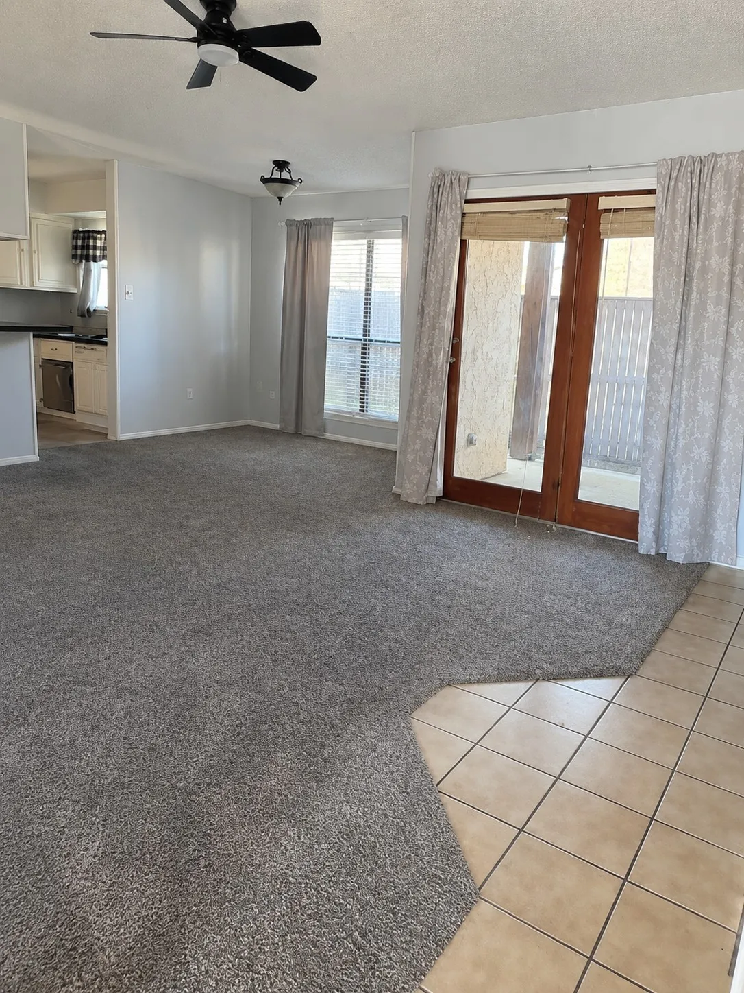 Townhouse For Sale in Tarrant County , 2106 Rainbow Drive 4212, Arlington, Texas 76011, 2 Bedroom, 1 Bathroom, Garage spaces, 963 Sqft, built in 1983, mls#21366583, Real Estate Agent in Arlington, Homes For Sale in Tarrant county, Homes For Sale in Arlington, Realtor in Arlington Texas, Real Estate Brokerage Independent Realty Texas, Luminita Cordes Realtor