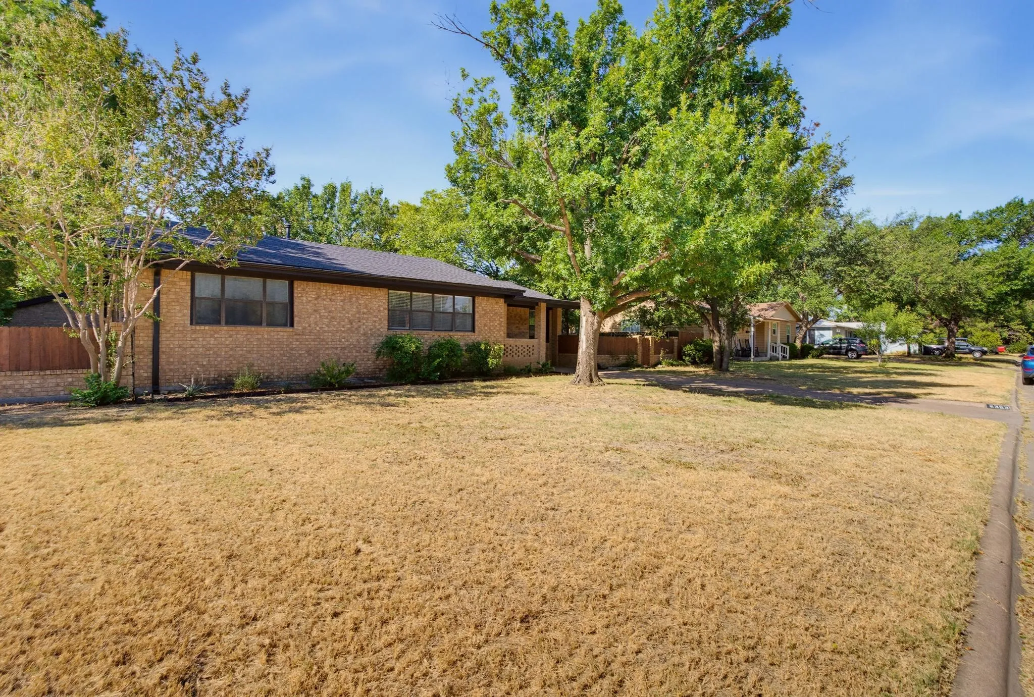 Single Family Residence For Sale in Taylor County , 2363 S 34th Street, Abilene, Texas 79605, 3 Bedroom, 2 Bathroom, 2 Garage spaces, 1,780 Sqft, built in 1955, mls#21365679, Real Estate Agent in Abilene, Homes For Sale in Taylor county, Homes For Sale in Abilene, Realtor in Abilene Texas, Real Estate Brokerage Independent Realty Texas, Luminita Cordes Realtor