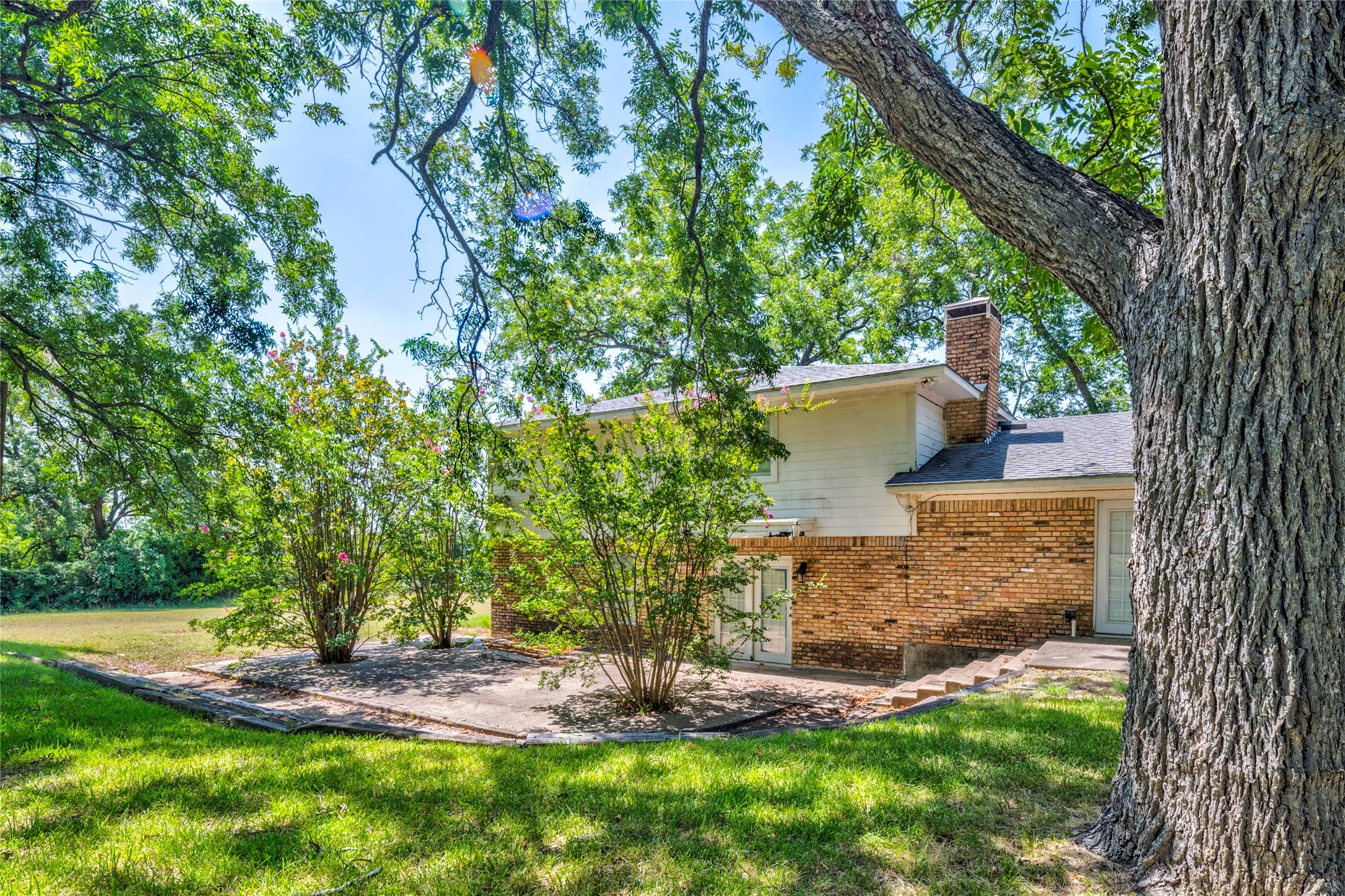 Single Family Residence For Sale in Grayson County , 346 Smith Oak Road, Sherman, Texas 75090, 4 Bedroom, 3 Bathroom, 4 Garage spaces, 2,787 Sqft, built in 1972, mls#21364281, Real Estate Agent in Sherman, Homes For Sale in Grayson county, Homes For Sale in Sherman, Realtor in Sherman Texas, Real Estate Brokerage Independent Realty Texas, Luminita Cordes Realtor