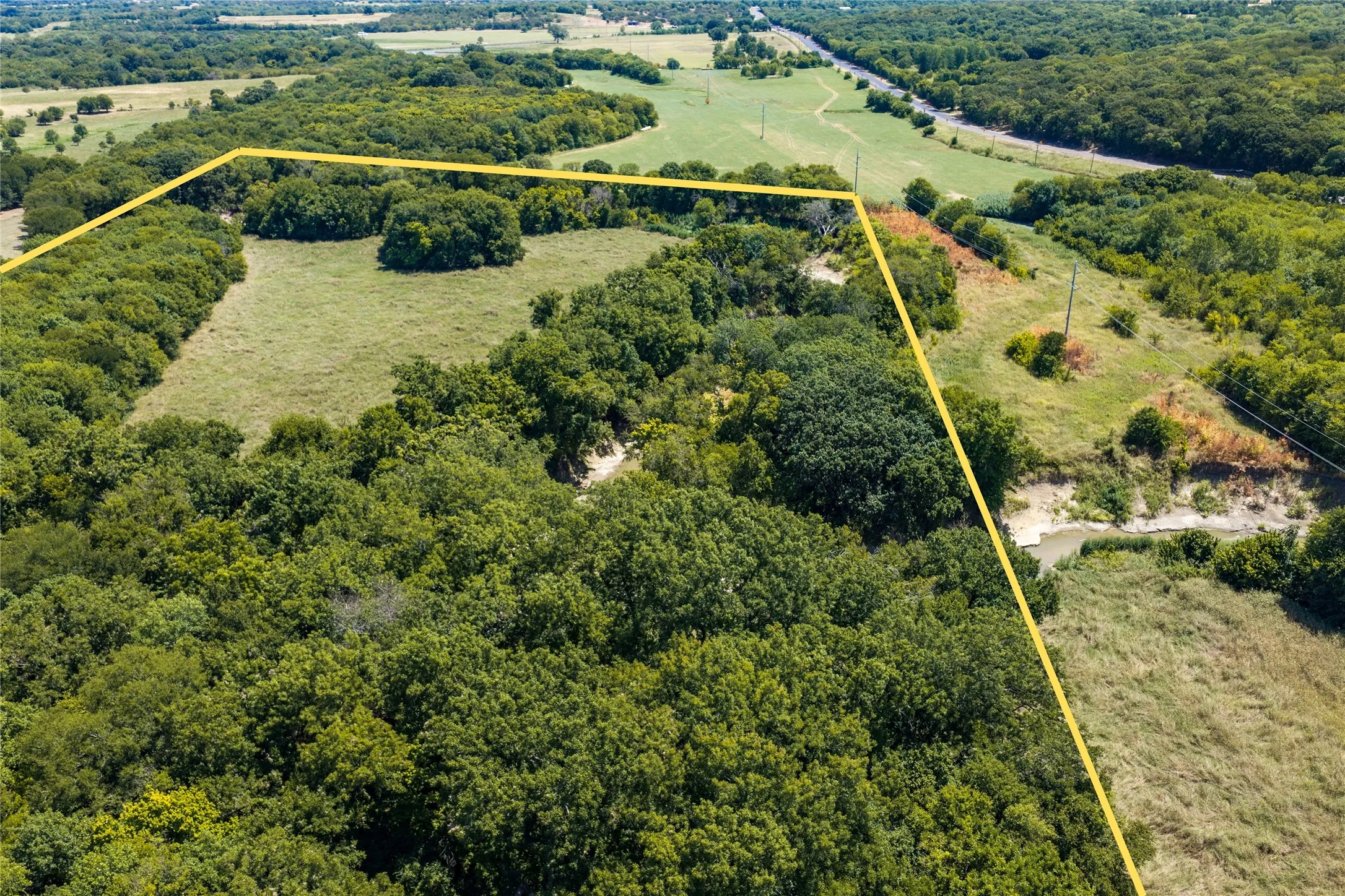 Single Family Residence For Sale in Grayson County , 346 Smith Oak Road, Sherman, Texas 75090, 4 Bedroom, 3 Bathroom, 4 Garage spaces, 2,787 Sqft, built in 1972, mls#21364281, Real Estate Agent in Sherman, Homes For Sale in Grayson county, Homes For Sale in Sherman, Realtor in Sherman Texas, Real Estate Brokerage Independent Realty Texas, Luminita Cordes Realtor