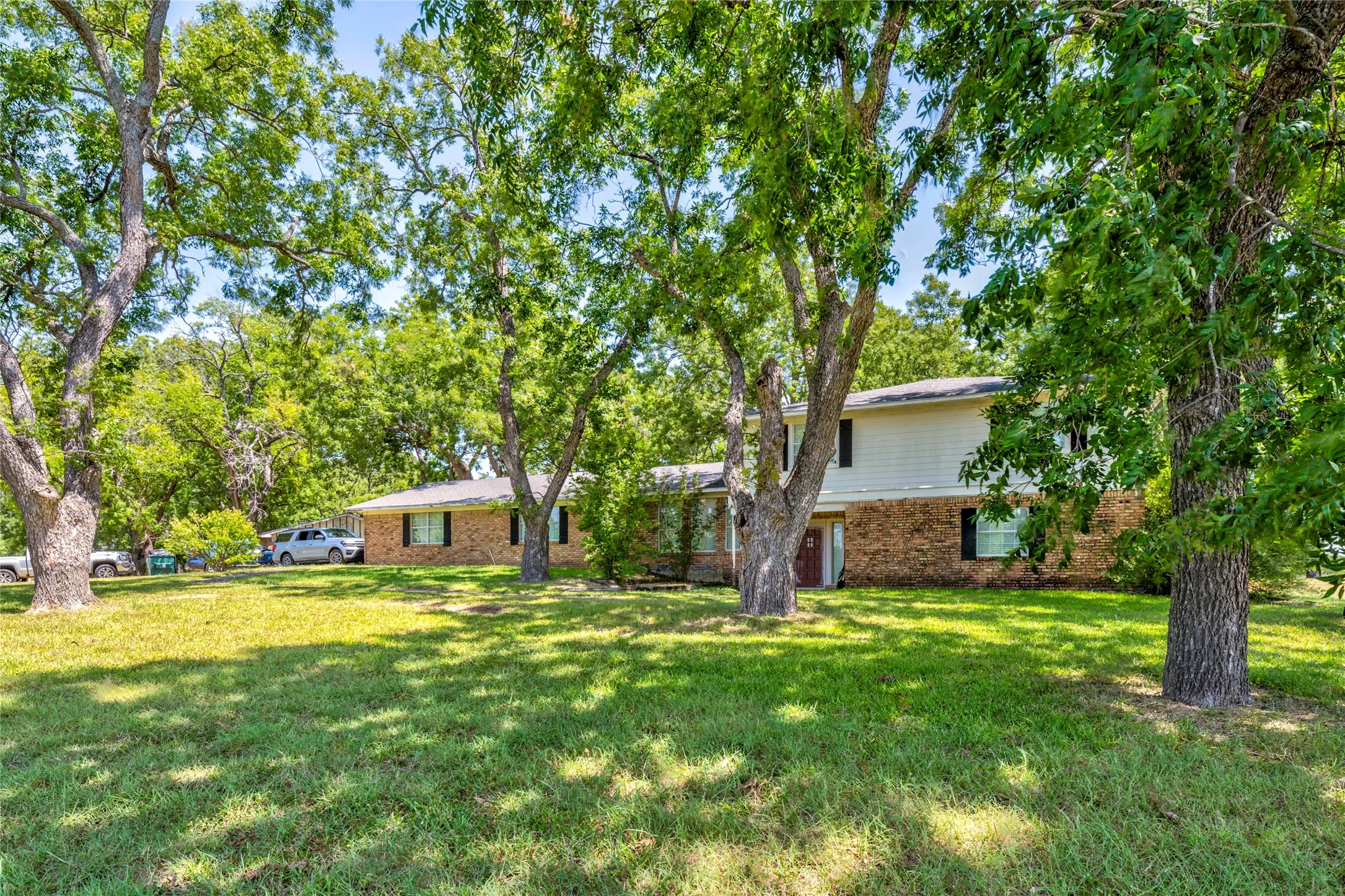Single Family Residence For Sale in Grayson County , 346 Smith Oak Road, Sherman, Texas 75090, 4 Bedroom, 3 Bathroom, 4 Garage spaces, 2,787 Sqft, built in 1972, mls#21364281, Real Estate Agent in Sherman, Homes For Sale in Grayson county, Homes For Sale in Sherman, Realtor in Sherman Texas, Real Estate Brokerage Independent Realty Texas, Luminita Cordes Realtor