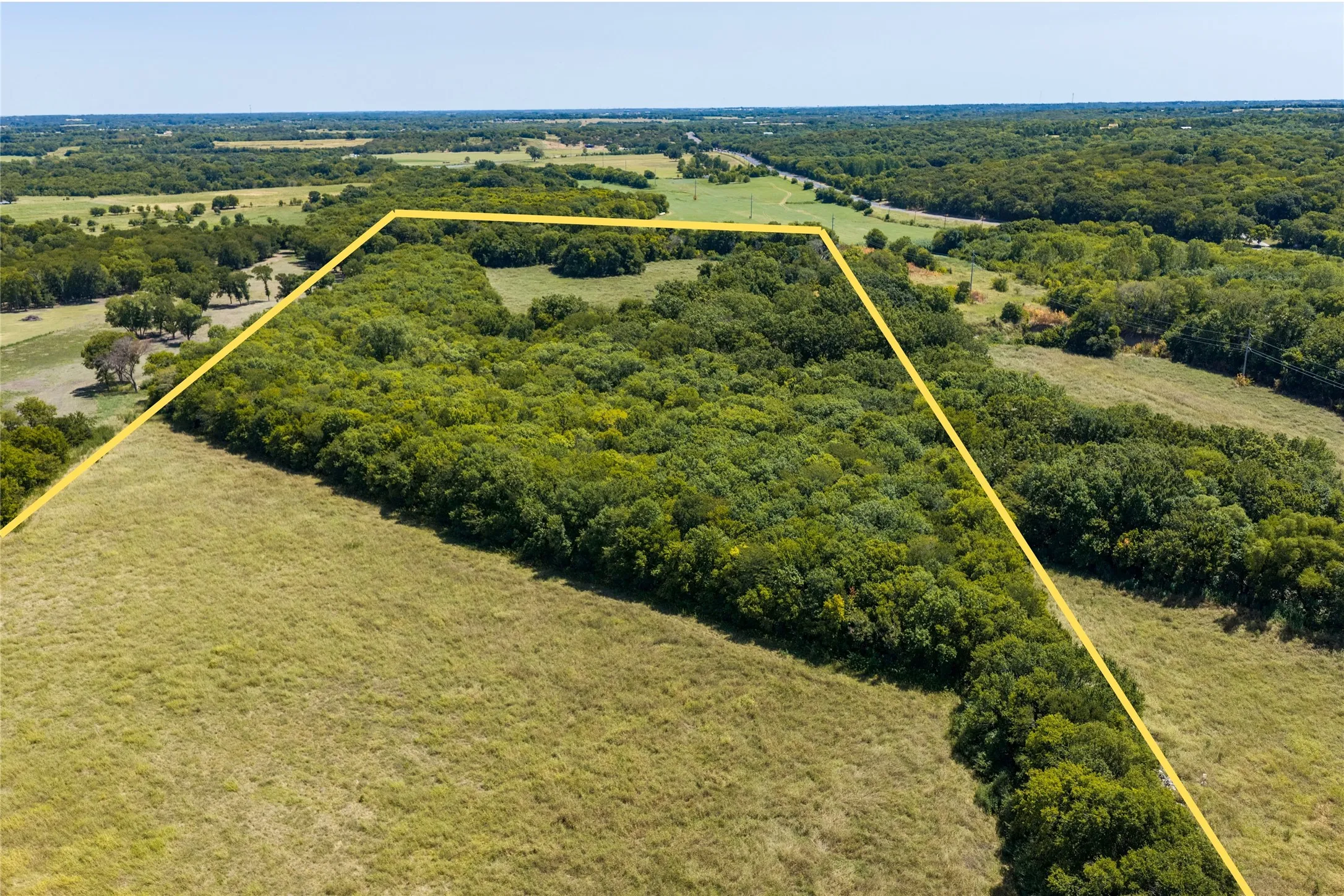 Single Family Residence For Sale in Grayson County , 346 Smith Oak Road, Sherman, Texas 75090, 4 Bedroom, 3 Bathroom, 4 Garage spaces, 2,787 Sqft, built in 1972, mls#21364281, Real Estate Agent in Sherman, Homes For Sale in Grayson county, Homes For Sale in Sherman, Realtor in Sherman Texas, Real Estate Brokerage Independent Realty Texas, Luminita Cordes Realtor