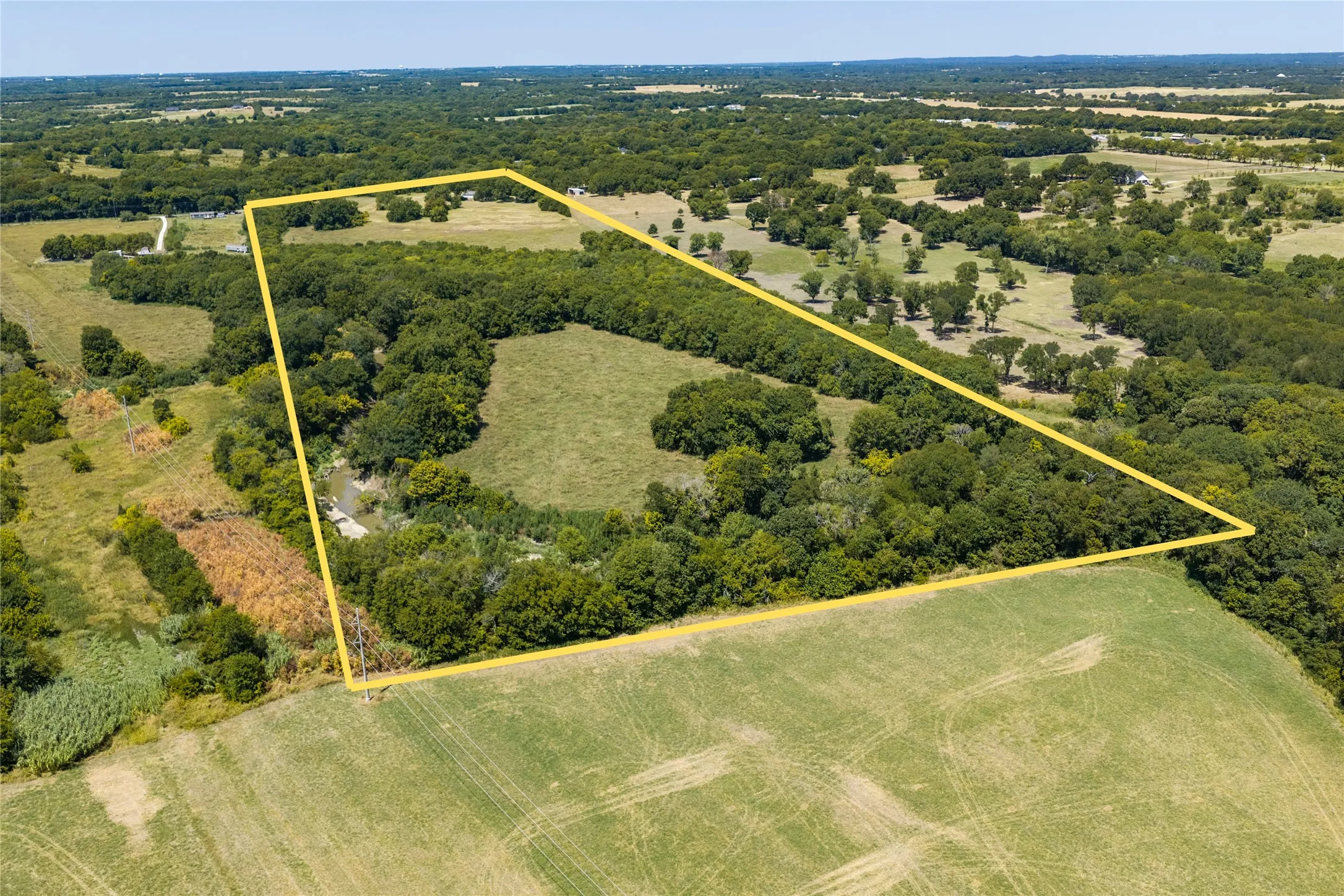 Just 30 minutes from Lake Bonham, Lake Texoma, and Bois D'Arc Lake!