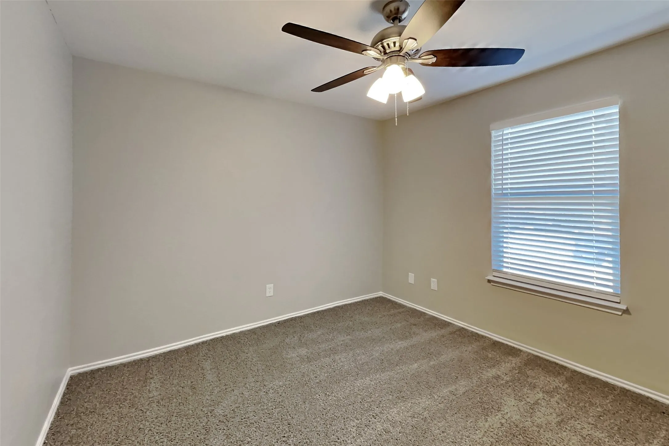 Single Family Residence For Rent in Tarrant County , 13837 Canyon Ranch Road, Fort Worth, Texas 76262, 3 Bedroom, 2 Bathroom, 2 Garage spaces, 1,623 Sqft, built in 2004, mls#21366677, Real Estate Agent in Fort Worth, Homes For Rent in Tarrant county, Homes For Rent in Fort Worth, Realtor in Fort Worth Texas, Real Estate Brokerage Independent Realty Texas, Luminita Cordes Realtor