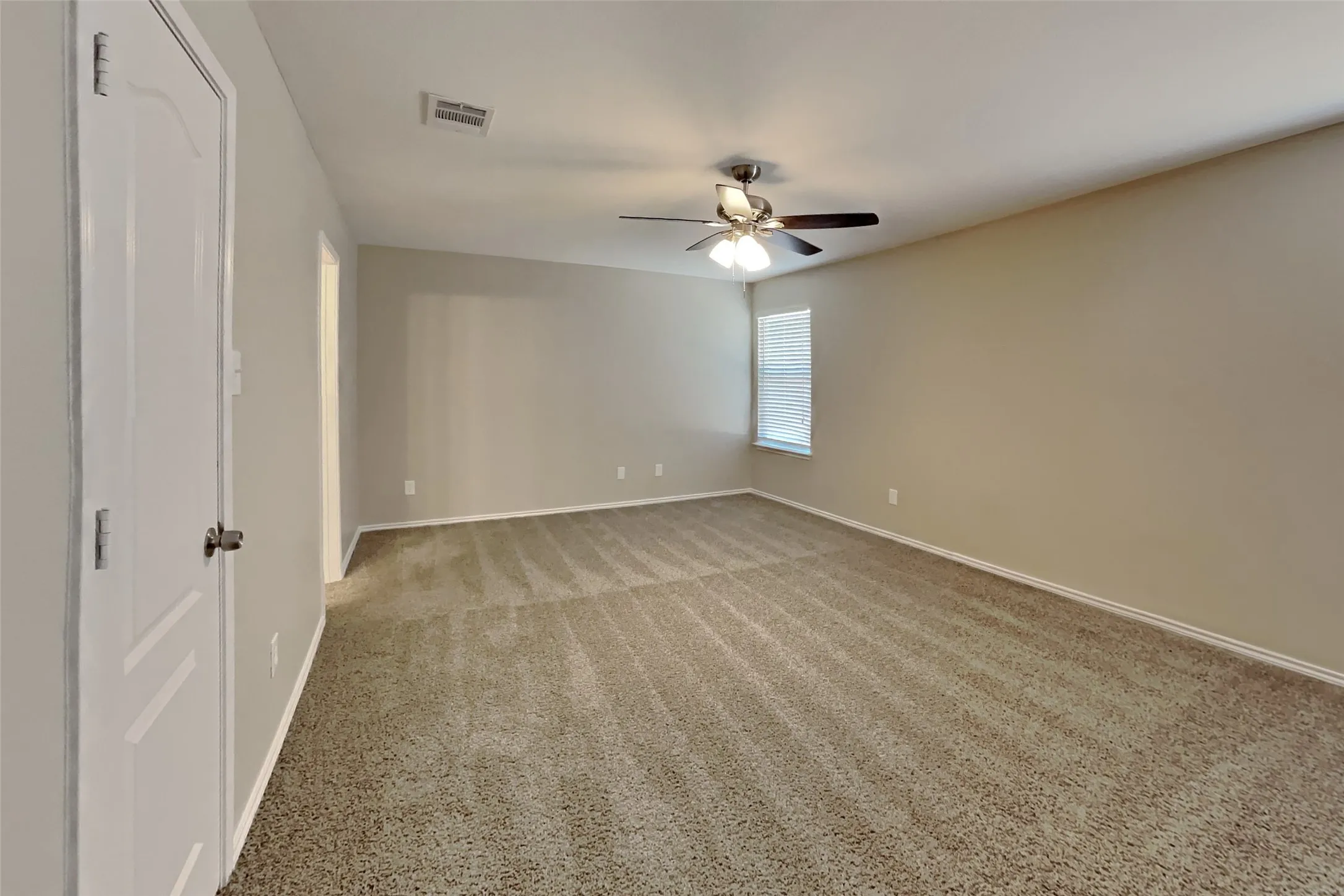 Single Family Residence For Rent in Tarrant County , 13837 Canyon Ranch Road, Fort Worth, Texas 76262, 3 Bedroom, 2 Bathroom, 2 Garage spaces, 1,623 Sqft, built in 2004, mls#21366677, Real Estate Agent in Fort Worth, Homes For Rent in Tarrant county, Homes For Rent in Fort Worth, Realtor in Fort Worth Texas, Real Estate Brokerage Independent Realty Texas, Luminita Cordes Realtor