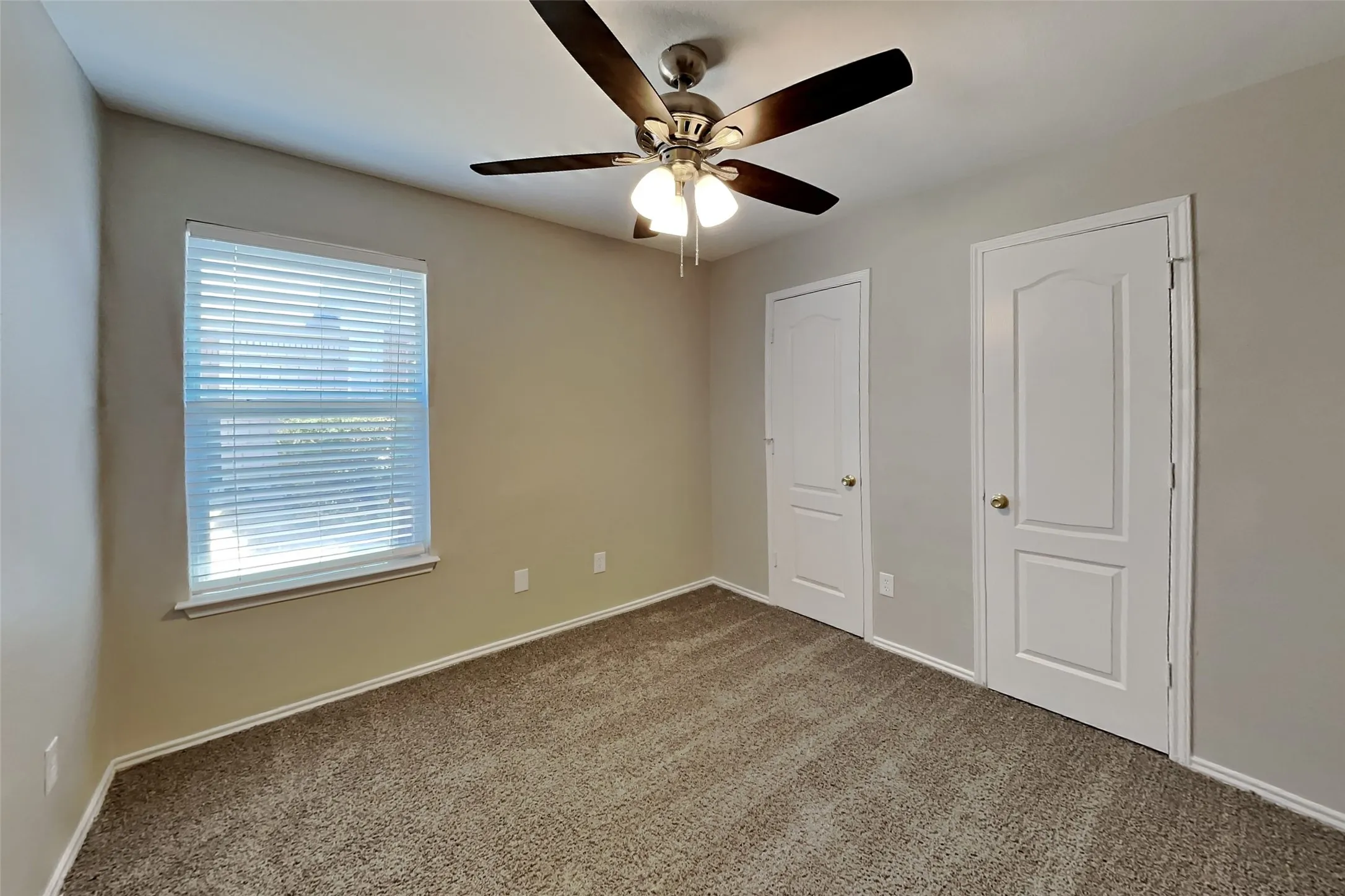 Single Family Residence For Rent in Tarrant County , 13837 Canyon Ranch Road, Fort Worth, Texas 76262, 3 Bedroom, 2 Bathroom, 2 Garage spaces, 1,623 Sqft, built in 2004, mls#21366677, Real Estate Agent in Fort Worth, Homes For Rent in Tarrant county, Homes For Rent in Fort Worth, Realtor in Fort Worth Texas, Real Estate Brokerage Independent Realty Texas, Luminita Cordes Realtor