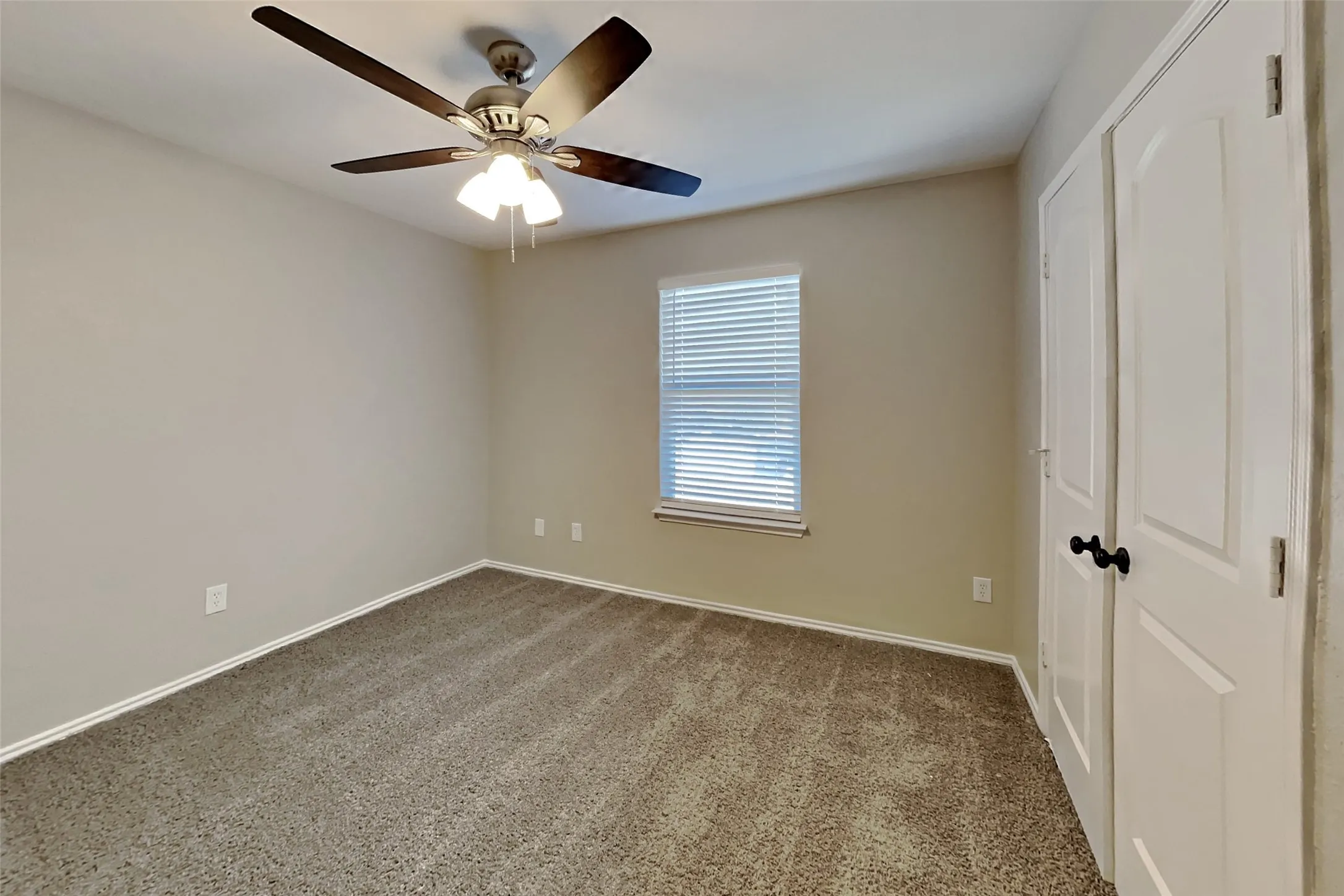 Single Family Residence For Rent in Tarrant County , 13837 Canyon Ranch Road, Fort Worth, Texas 76262, 3 Bedroom, 2 Bathroom, 2 Garage spaces, 1,623 Sqft, built in 2004, mls#21366677, Real Estate Agent in Fort Worth, Homes For Rent in Tarrant county, Homes For Rent in Fort Worth, Realtor in Fort Worth Texas, Real Estate Brokerage Independent Realty Texas, Luminita Cordes Realtor
