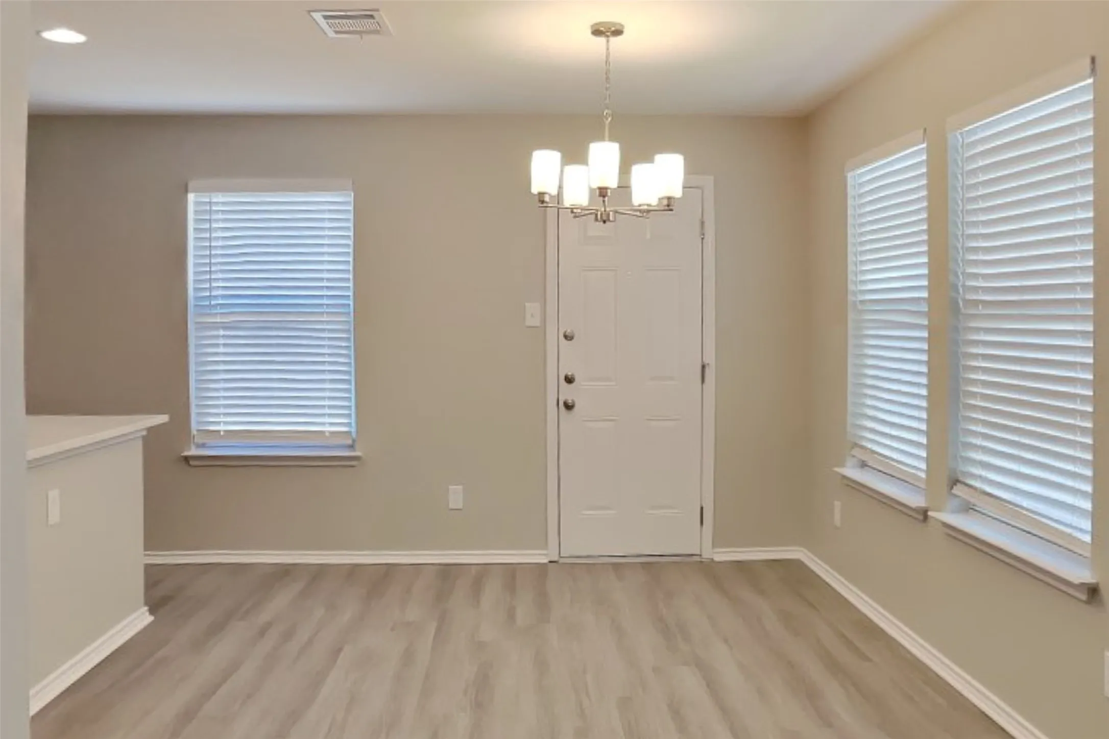 Single Family Residence For Rent in Tarrant County , 13837 Canyon Ranch Road, Fort Worth, Texas 76262, 3 Bedroom, 2 Bathroom, 2 Garage spaces, 1,623 Sqft, built in 2004, mls#21366677, Real Estate Agent in Fort Worth, Homes For Rent in Tarrant county, Homes For Rent in Fort Worth, Realtor in Fort Worth Texas, Real Estate Brokerage Independent Realty Texas, Luminita Cordes Realtor
