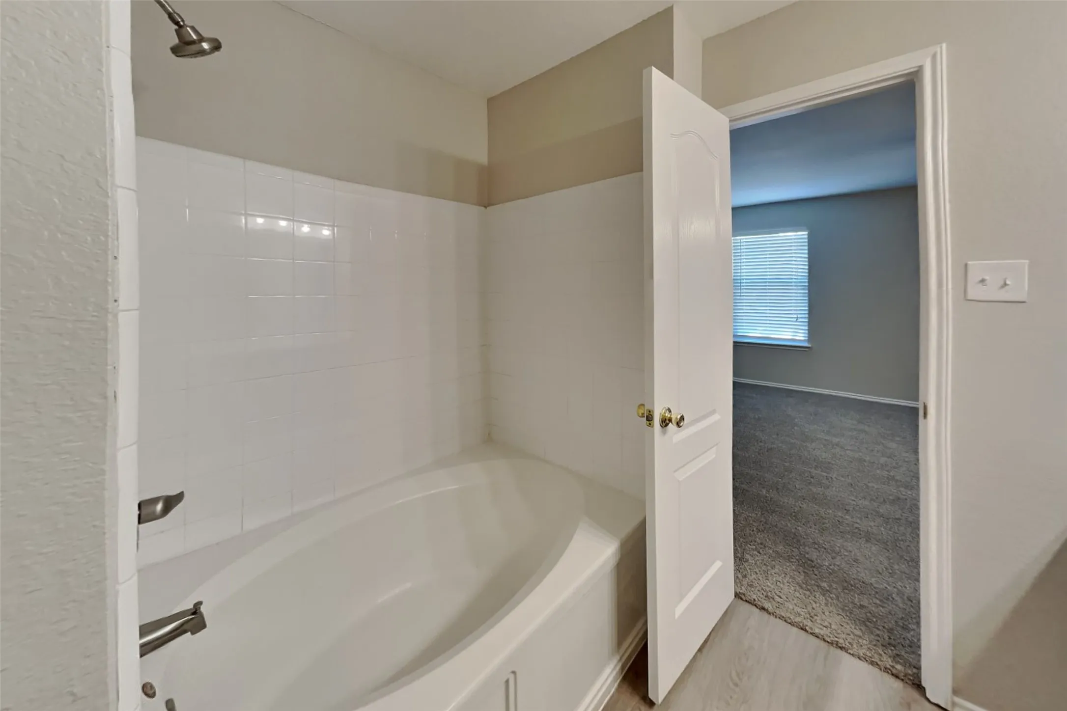 Single Family Residence For Rent in Tarrant County , 13837 Canyon Ranch Road, Fort Worth, Texas 76262, 3 Bedroom, 2 Bathroom, 2 Garage spaces, 1,623 Sqft, built in 2004, mls#21366677, Real Estate Agent in Fort Worth, Homes For Rent in Tarrant county, Homes For Rent in Fort Worth, Realtor in Fort Worth Texas, Real Estate Brokerage Independent Realty Texas, Luminita Cordes Realtor