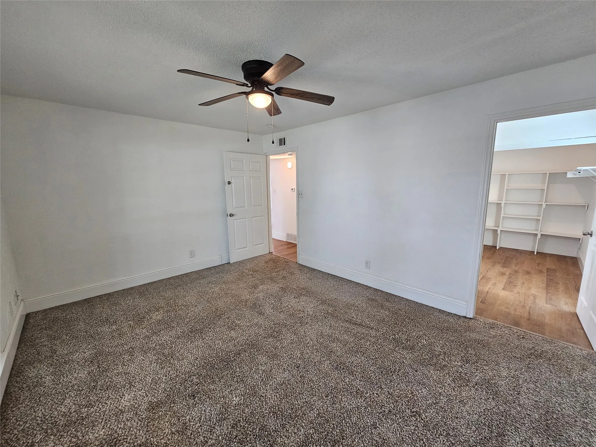 Single Family Residence For Rent in Denton County , 4273 Keys Drive, The Colony, Texas 75056, 5 Bedroom, 2 Bathroom, 2 Garage spaces, 1,626 Sqft, built in 1984, mls#21366681, Real Estate Agent in The Colony, Homes For Rent in Denton county, Homes For Rent in The Colony, Realtor in The Colony Texas, Real Estate Brokerage Independent Realty Texas, Luminita Cordes Realtor