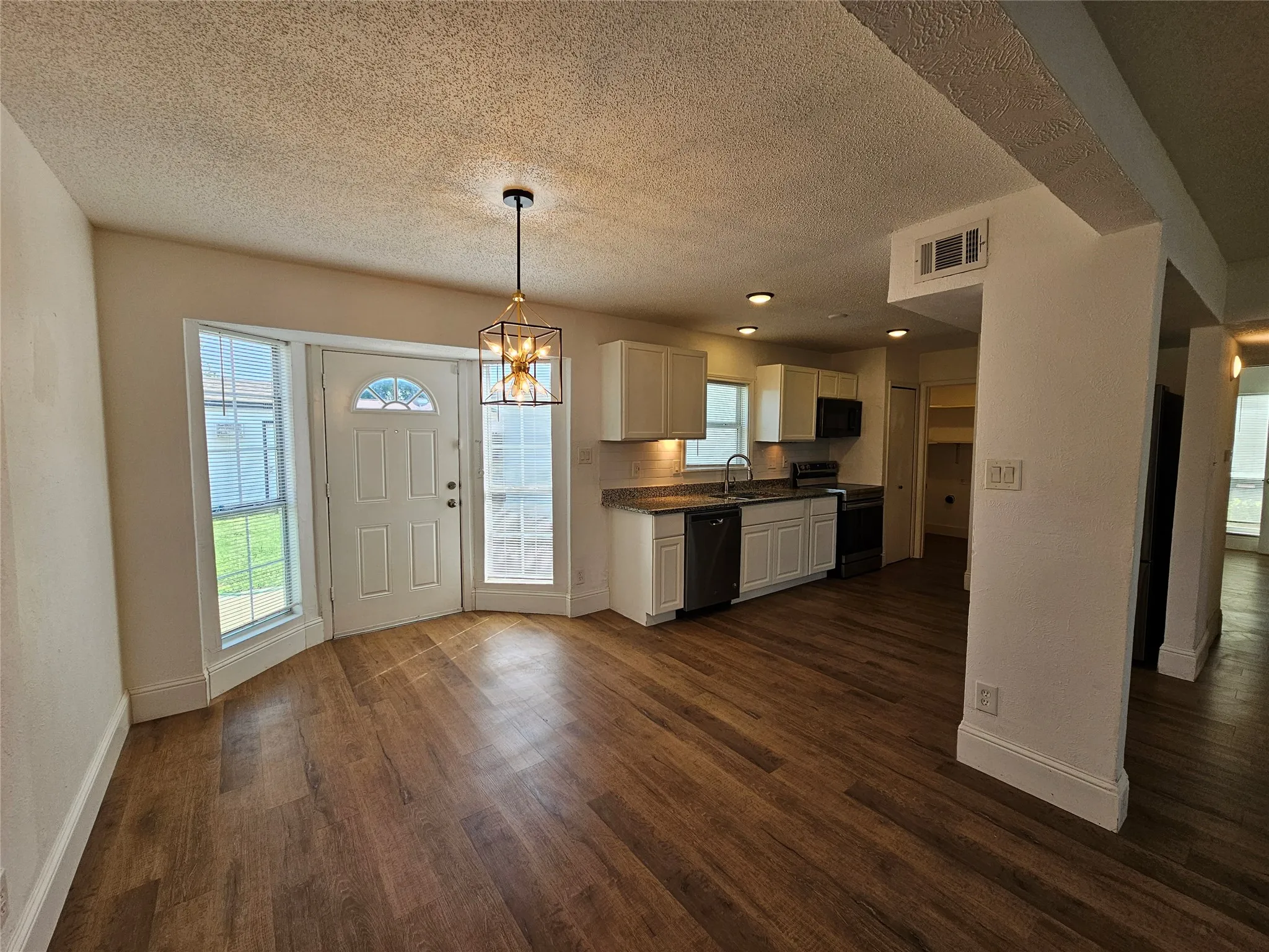 Single Family Residence For Rent in Denton County , 4273 Keys Drive, The Colony, Texas 75056, 5 Bedroom, 2 Bathroom, 2 Garage spaces, 1,626 Sqft, built in 1984, mls#21366681, Real Estate Agent in The Colony, Homes For Rent in Denton county, Homes For Rent in The Colony, Realtor in The Colony Texas, Real Estate Brokerage Independent Realty Texas, Luminita Cordes Realtor