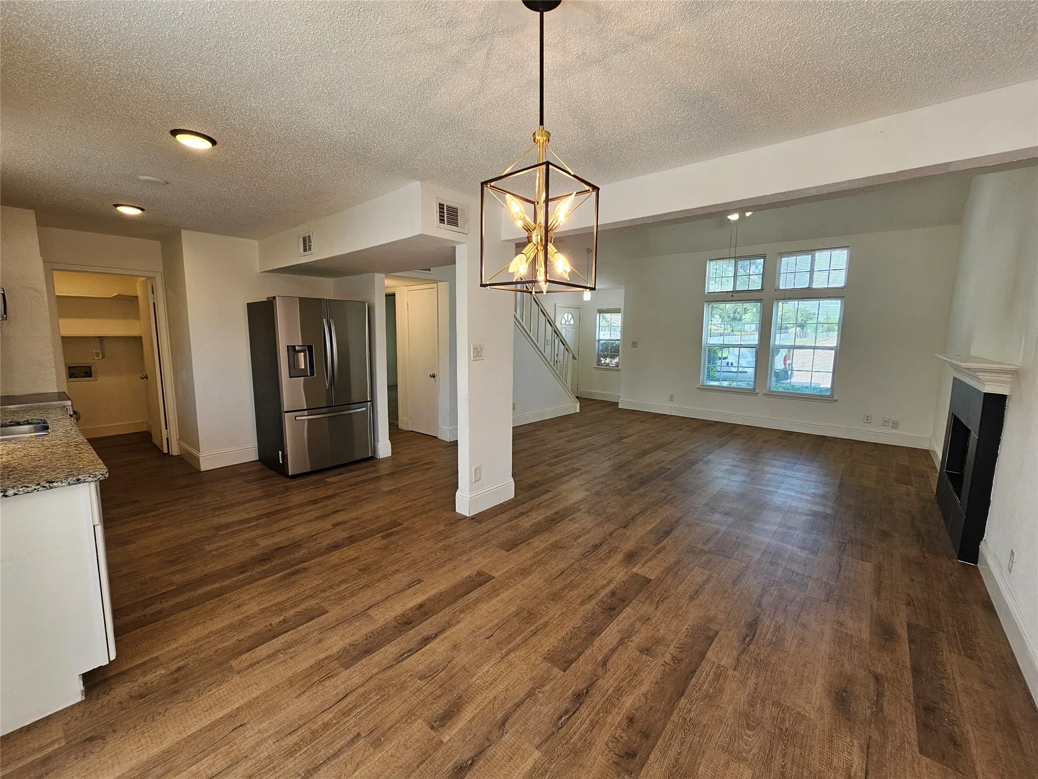 Single Family Residence For Rent in Denton County , 4273 Keys Drive, The Colony, Texas 75056, 5 Bedroom, 2 Bathroom, 2 Garage spaces, 1,626 Sqft, built in 1984, mls#21366681, Real Estate Agent in The Colony, Homes For Rent in Denton county, Homes For Rent in The Colony, Realtor in The Colony Texas, Real Estate Brokerage Independent Realty Texas, Luminita Cordes Realtor