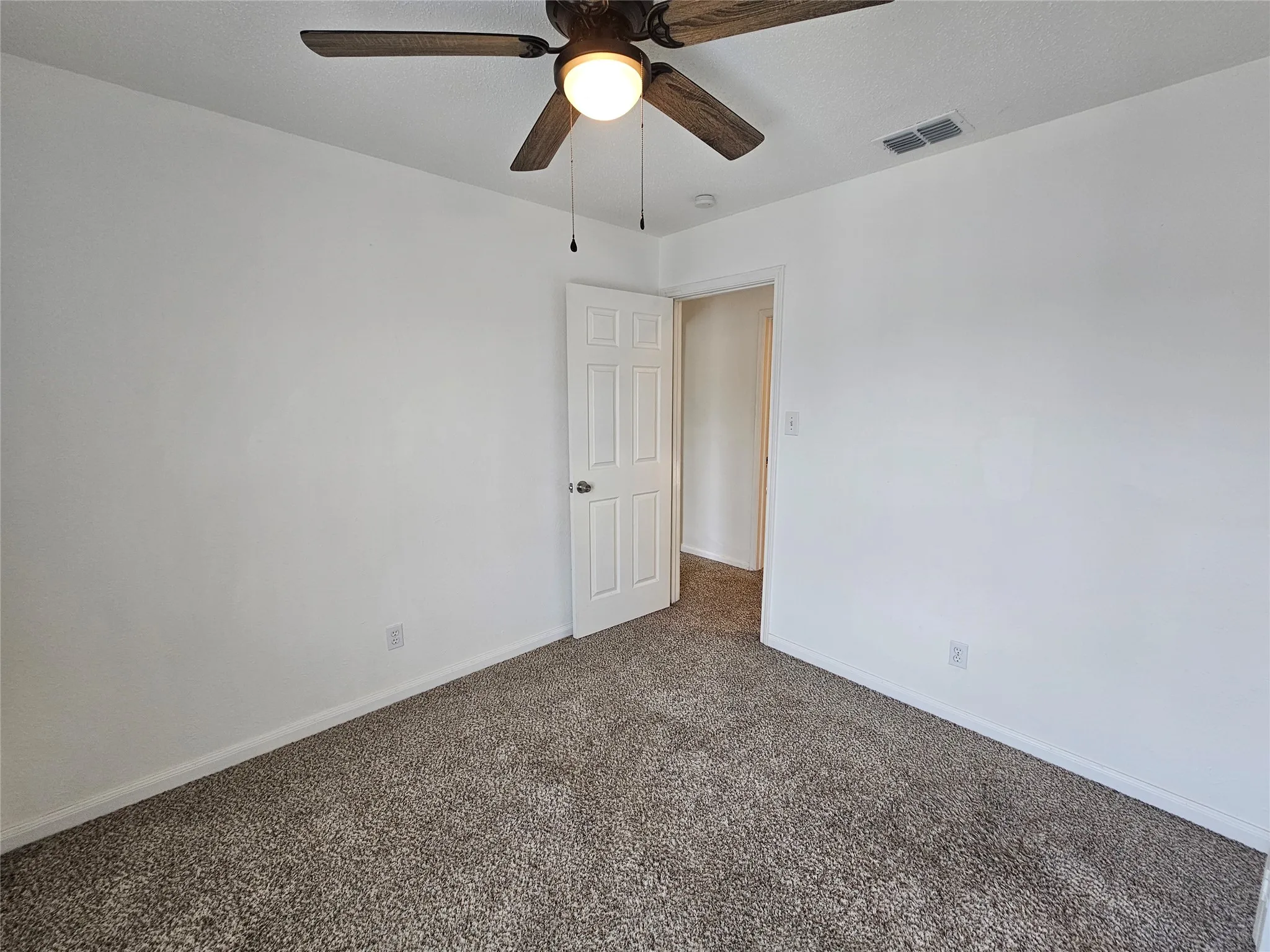 Recessed lighting and ceiling fan with integrated light fixture