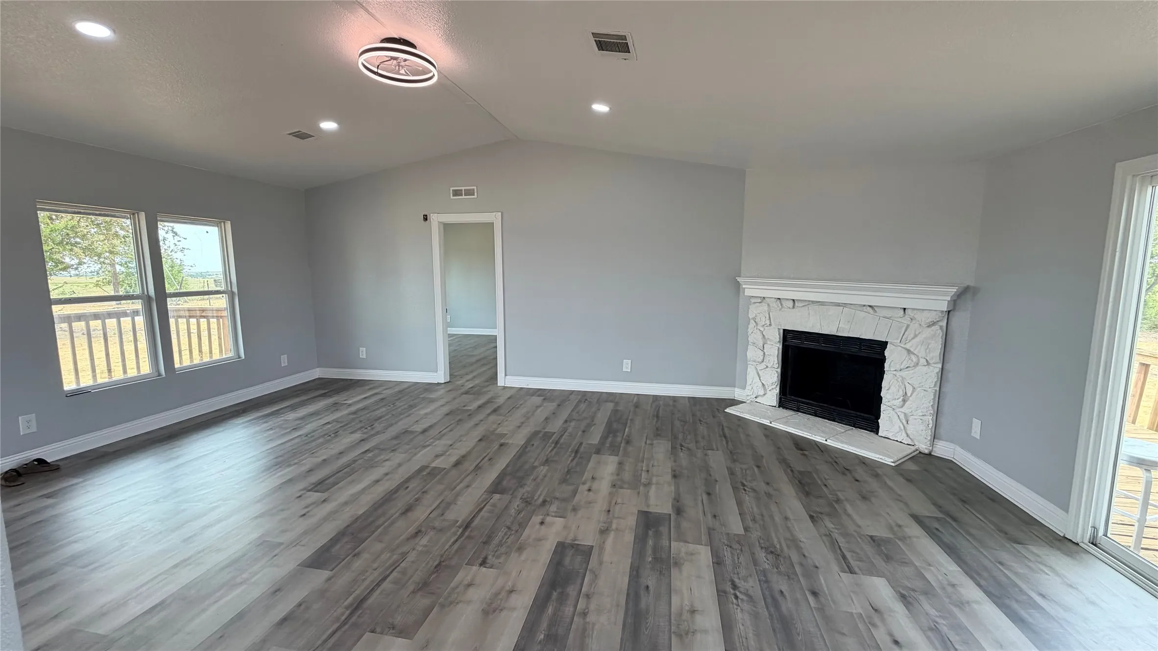 Mobile Home For Sale in Wise County , 716 Coyote Trail, Rhome, Texas 76078, 3 Bedroom, 2 Bathroom, Garage spaces, 1,620 Sqft, built in 1998, mls#21366683, Real Estate Agent in Rhome, Homes For Sale in Wise county, Homes For Sale in Rhome, Realtor in Rhome Texas, Real Estate Brokerage Independent Realty Texas, Luminita Cordes Realtor