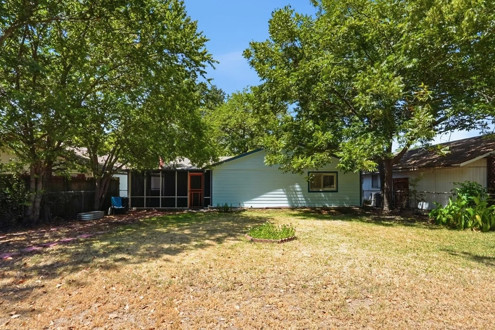 Single Family Residence For Sale in Navarro County , 2601 W 5th, Corsicana, Texas 75110, 3 Bedroom, 2 Bathroom, 1 Garage spaces, 1,140 Sqft, built in 1975, mls#21365236, Real Estate Agent in Corsicana, Homes For Sale in Navarro county, Homes For Sale in Corsicana, Realtor in Corsicana Texas, Real Estate Brokerage Independent Realty Texas, Luminita Cordes Realtor