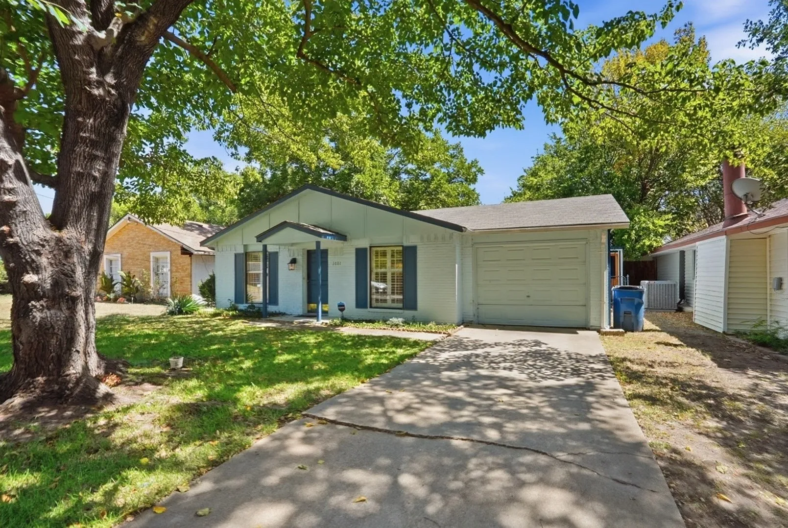 Single Family Residence For Sale in Navarro County , 2601 W 5th, Corsicana, Texas 75110, 3 Bedroom, 2 Bathroom, 1 Garage spaces, 1,140 Sqft, built in 1975, mls#21365236, Real Estate Agent in Corsicana, Homes For Sale in Navarro county, Homes For Sale in Corsicana, Realtor in Corsicana Texas, Real Estate Brokerage Independent Realty Texas, Luminita Cordes Realtor