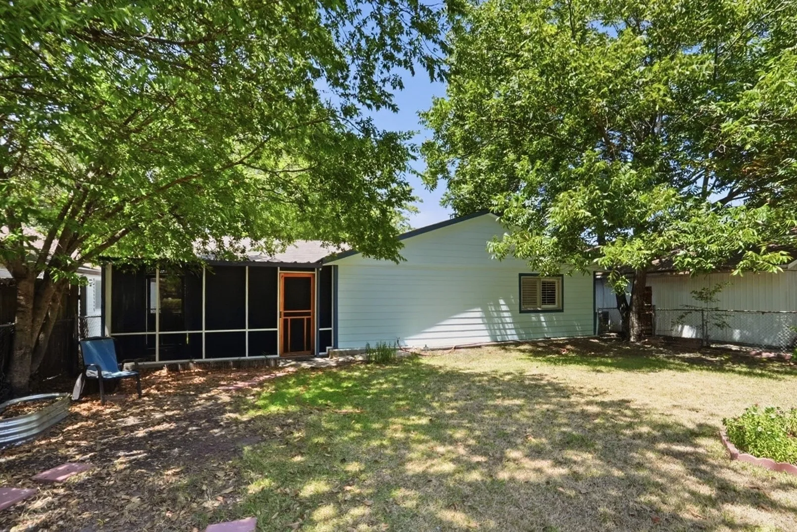 Single Family Residence For Sale in Navarro County , 2601 W 5th, Corsicana, Texas 75110, 3 Bedroom, 2 Bathroom, 1 Garage spaces, 1,140 Sqft, built in 1975, mls#21365236, Real Estate Agent in Corsicana, Homes For Sale in Navarro county, Homes For Sale in Corsicana, Realtor in Corsicana Texas, Real Estate Brokerage Independent Realty Texas, Luminita Cordes Realtor