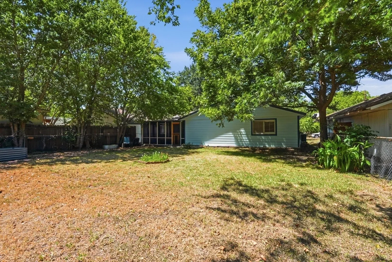Single Family Residence For Sale in Navarro County , 2601 W 5th, Corsicana, Texas 75110, 3 Bedroom, 2 Bathroom, 1 Garage spaces, 1,140 Sqft, built in 1975, mls#21365236, Real Estate Agent in Corsicana, Homes For Sale in Navarro county, Homes For Sale in Corsicana, Realtor in Corsicana Texas, Real Estate Brokerage Independent Realty Texas, Luminita Cordes Realtor