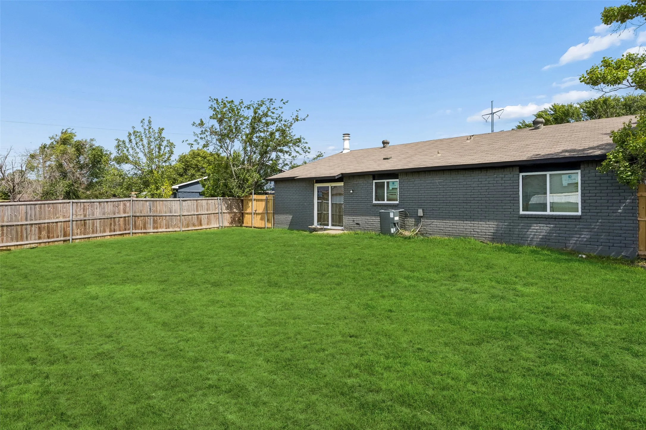 Single Family Residence For Sale in Denton County , 5309 Rutledge Court, The Colony, Texas 75056, 3 Bedroom, 2 Bathroom, 2 Garage spaces, 1,562 Sqft, built in 1979, mls#21366394, Real Estate Agent in The Colony, Homes For Sale in Denton county, Homes For Sale in The Colony, Realtor in The Colony Texas, Real Estate Brokerage Independent Realty Texas, Luminita Cordes Realtor
