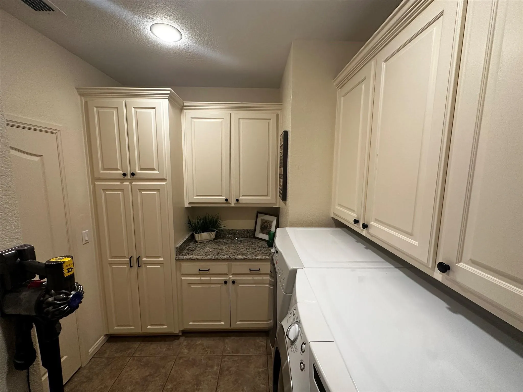 Single Family Residence For Sale in Montague County , 1602 Jefferson Street, Bowie, Texas 76230, 4 Bedroom, 5 Bathroom, 2 Garage spaces, 3,104 Sqft, built in 2006, mls#21366688, Real Estate Agent in Bowie, Homes For Sale in Montague county, Homes For Sale in Bowie, Realtor in Bowie Texas, Real Estate Brokerage Independent Realty Texas, Luminita Cordes Realtor