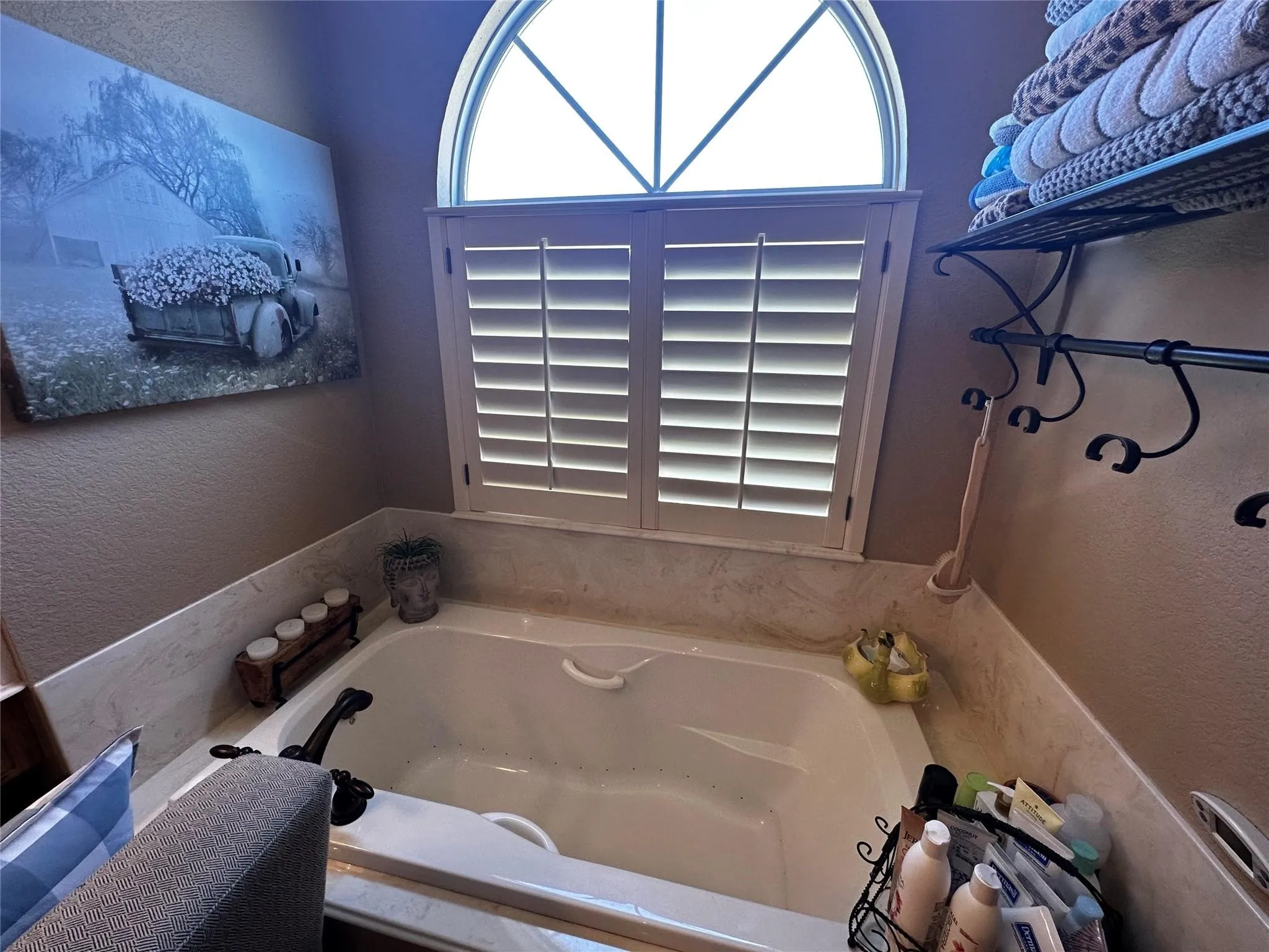 Single Family Residence For Sale in Montague County , 1602 Jefferson Street, Bowie, Texas 76230, 4 Bedroom, 5 Bathroom, 2 Garage spaces, 3,104 Sqft, built in 2006, mls#21366688, Real Estate Agent in Bowie, Homes For Sale in Montague county, Homes For Sale in Bowie, Realtor in Bowie Texas, Real Estate Brokerage Independent Realty Texas, Luminita Cordes Realtor