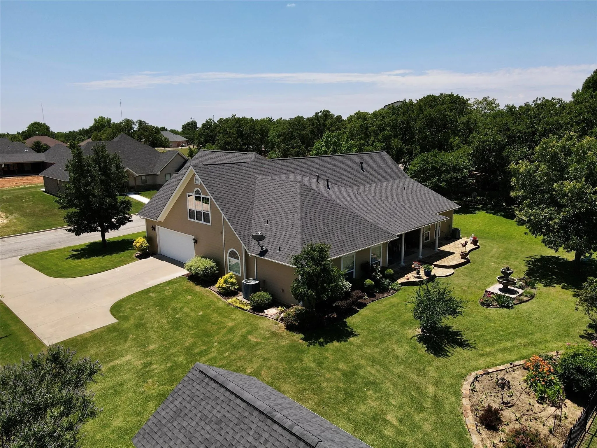 Single Family Residence For Sale in Montague County , 1602 Jefferson Street, Bowie, Texas 76230, 4 Bedroom, 5 Bathroom, 2 Garage spaces, 3,104 Sqft, built in 2006, mls#21366688, Real Estate Agent in Bowie, Homes For Sale in Montague county, Homes For Sale in Bowie, Realtor in Bowie Texas, Real Estate Brokerage Independent Realty Texas, Luminita Cordes Realtor