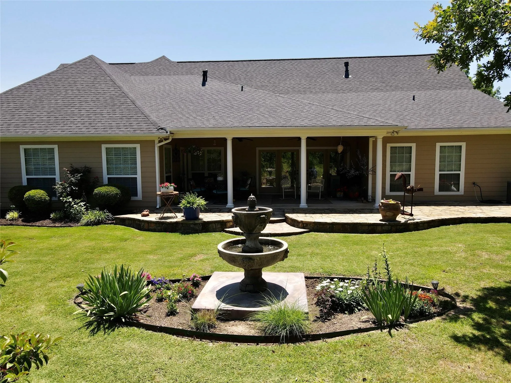 Single Family Residence For Sale in Montague County , 1602 Jefferson Street, Bowie, Texas 76230, 4 Bedroom, 5 Bathroom, 2 Garage spaces, 3,104 Sqft, built in 2006, mls#21366688, Real Estate Agent in Bowie, Homes For Sale in Montague county, Homes For Sale in Bowie, Realtor in Bowie Texas, Real Estate Brokerage Independent Realty Texas, Luminita Cordes Realtor