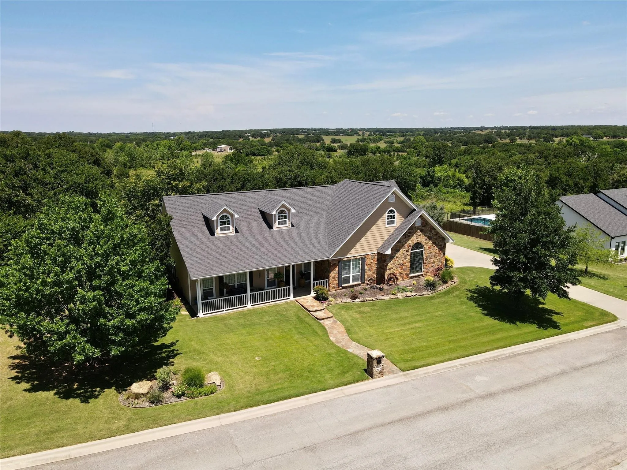 Single Family Residence For Sale in Montague County , 1602 Jefferson Street, Bowie, Texas 76230, 4 Bedroom, 5 Bathroom, 2 Garage spaces, 3,104 Sqft, built in 2006, mls#21366688, Real Estate Agent in Bowie, Homes For Sale in Montague county, Homes For Sale in Bowie, Realtor in Bowie Texas, Real Estate Brokerage Independent Realty Texas, Luminita Cordes Realtor
