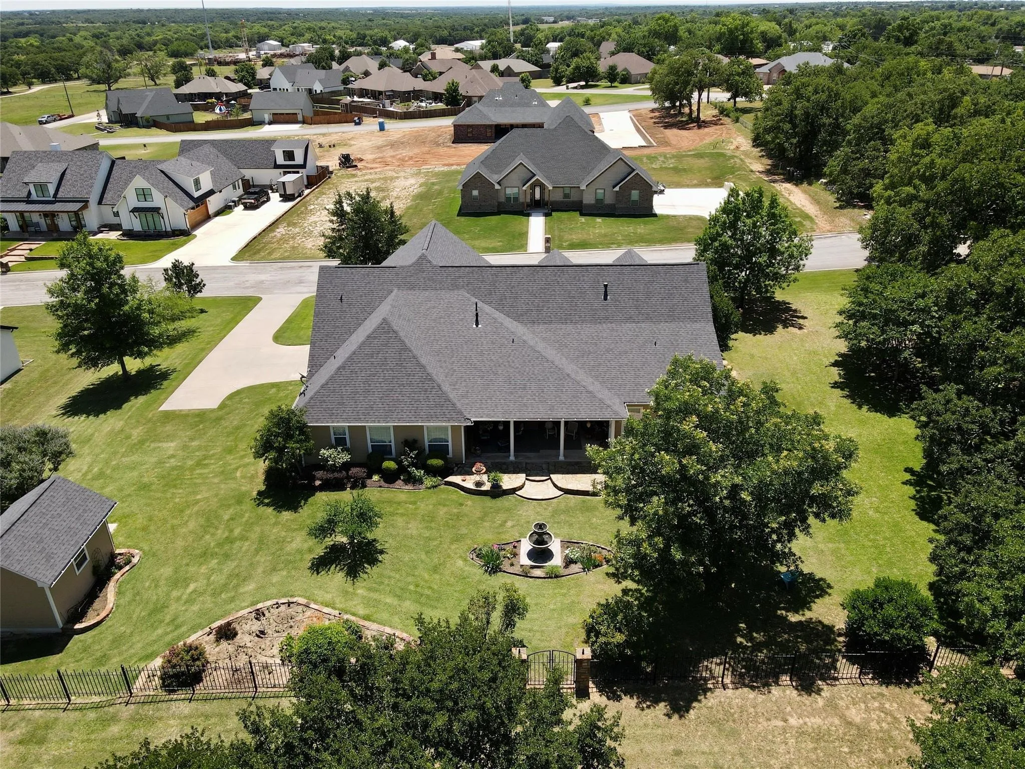 Single Family Residence For Sale in Montague County , 1602 Jefferson Street, Bowie, Texas 76230, 4 Bedroom, 5 Bathroom, 2 Garage spaces, 3,104 Sqft, built in 2006, mls#21366688, Real Estate Agent in Bowie, Homes For Sale in Montague county, Homes For Sale in Bowie, Realtor in Bowie Texas, Real Estate Brokerage Independent Realty Texas, Luminita Cordes Realtor