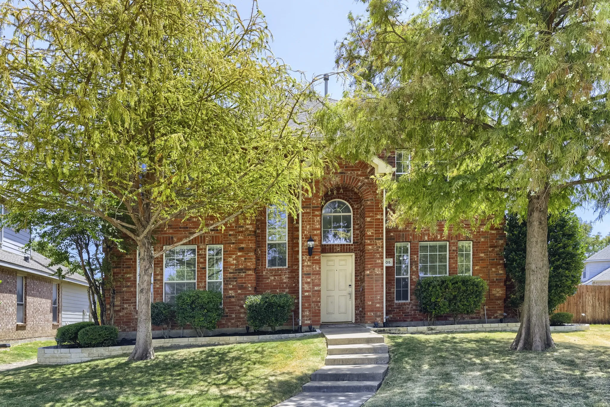 Single Family Residence For Sale in Collin County , 5905 Big Pine Drive, Mc Kinney, Texas 75070, 4 Bedroom, 3 Bathroom, 1 Garage spaces, 2,617 Sqft, built in 2002, mls#21363044, Real Estate Agent in Mc Kinney, Homes For Sale in Collin county, Homes For Sale in Mc Kinney, Realtor in Mc Kinney Texas, Real Estate Brokerage Independent Realty Texas, Luminita Cordes Realtor