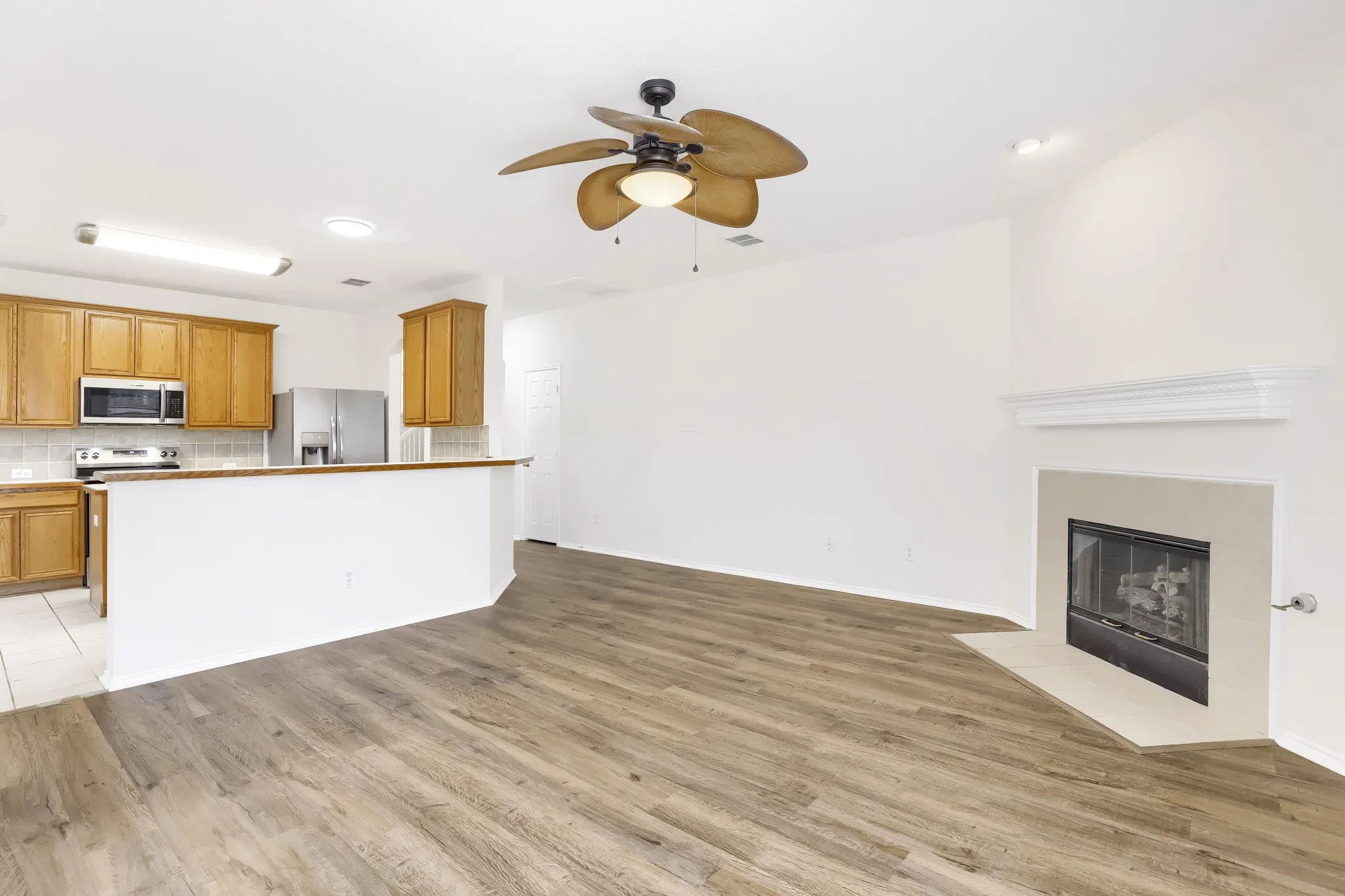 Single Family Residence For Sale in Collin County , 5905 Big Pine Drive, Mc Kinney, Texas 75070, 4 Bedroom, 3 Bathroom, 1 Garage spaces, 2,617 Sqft, built in 2002, mls#21363044, Real Estate Agent in Mc Kinney, Homes For Sale in Collin county, Homes For Sale in Mc Kinney, Realtor in Mc Kinney Texas, Real Estate Brokerage Independent Realty Texas, Luminita Cordes Realtor