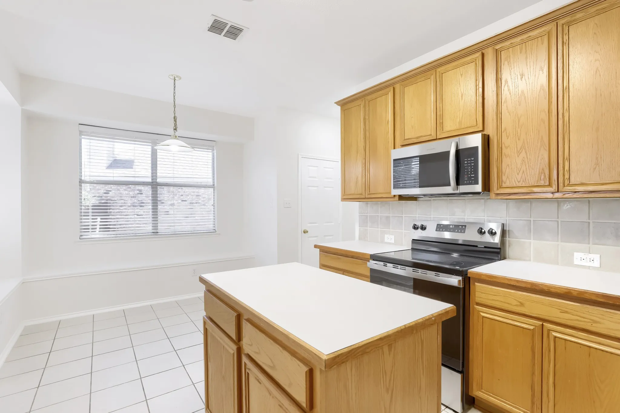 Single Family Residence For Sale in Collin County , 5905 Big Pine Drive, Mc Kinney, Texas 75070, 4 Bedroom, 3 Bathroom, 1 Garage spaces, 2,617 Sqft, built in 2002, mls#21363044, Real Estate Agent in Mc Kinney, Homes For Sale in Collin county, Homes For Sale in Mc Kinney, Realtor in Mc Kinney Texas, Real Estate Brokerage Independent Realty Texas, Luminita Cordes Realtor