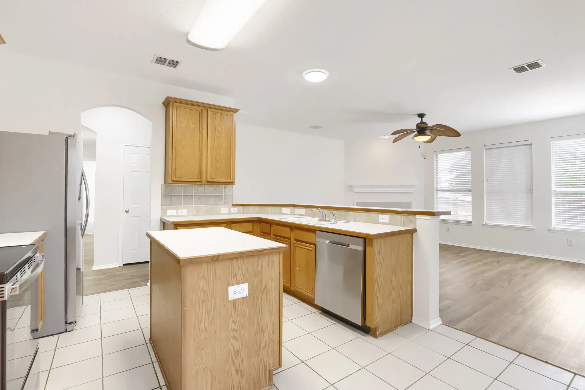 Single Family Residence For Sale in Collin County , 5905 Big Pine Drive, Mc Kinney, Texas 75070, 4 Bedroom, 3 Bathroom, 1 Garage spaces, 2,617 Sqft, built in 2002, mls#21363044, Real Estate Agent in Mc Kinney, Homes For Sale in Collin county, Homes For Sale in Mc Kinney, Realtor in Mc Kinney Texas, Real Estate Brokerage Independent Realty Texas, Luminita Cordes Realtor