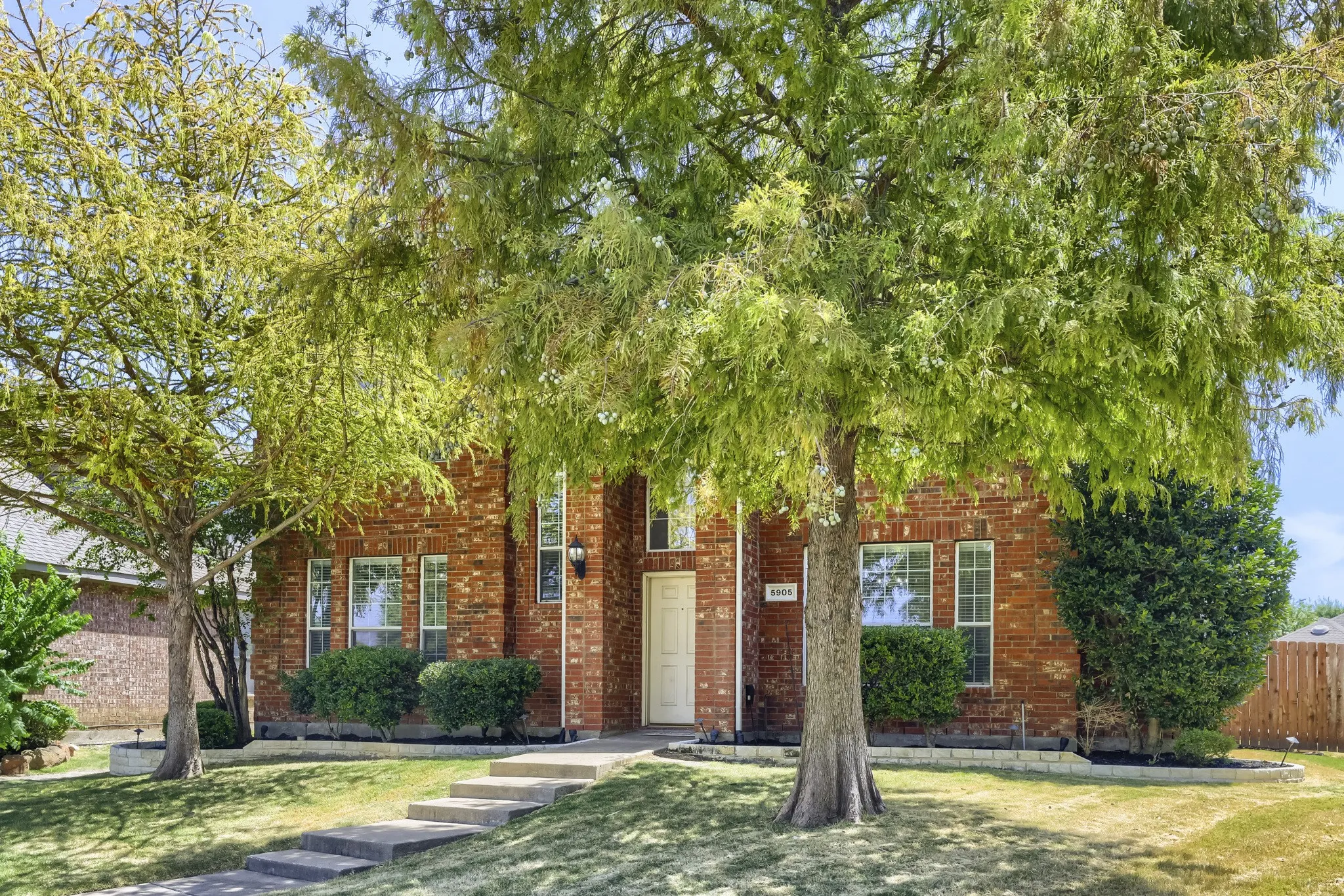Single Family Residence For Sale in Collin County , 5905 Big Pine Drive, Mc Kinney, Texas 75070, 4 Bedroom, 3 Bathroom, 1 Garage spaces, 2,617 Sqft, built in 2002, mls#21363044, Real Estate Agent in Mc Kinney, Homes For Sale in Collin county, Homes For Sale in Mc Kinney, Realtor in Mc Kinney Texas, Real Estate Brokerage Independent Realty Texas, Luminita Cordes Realtor