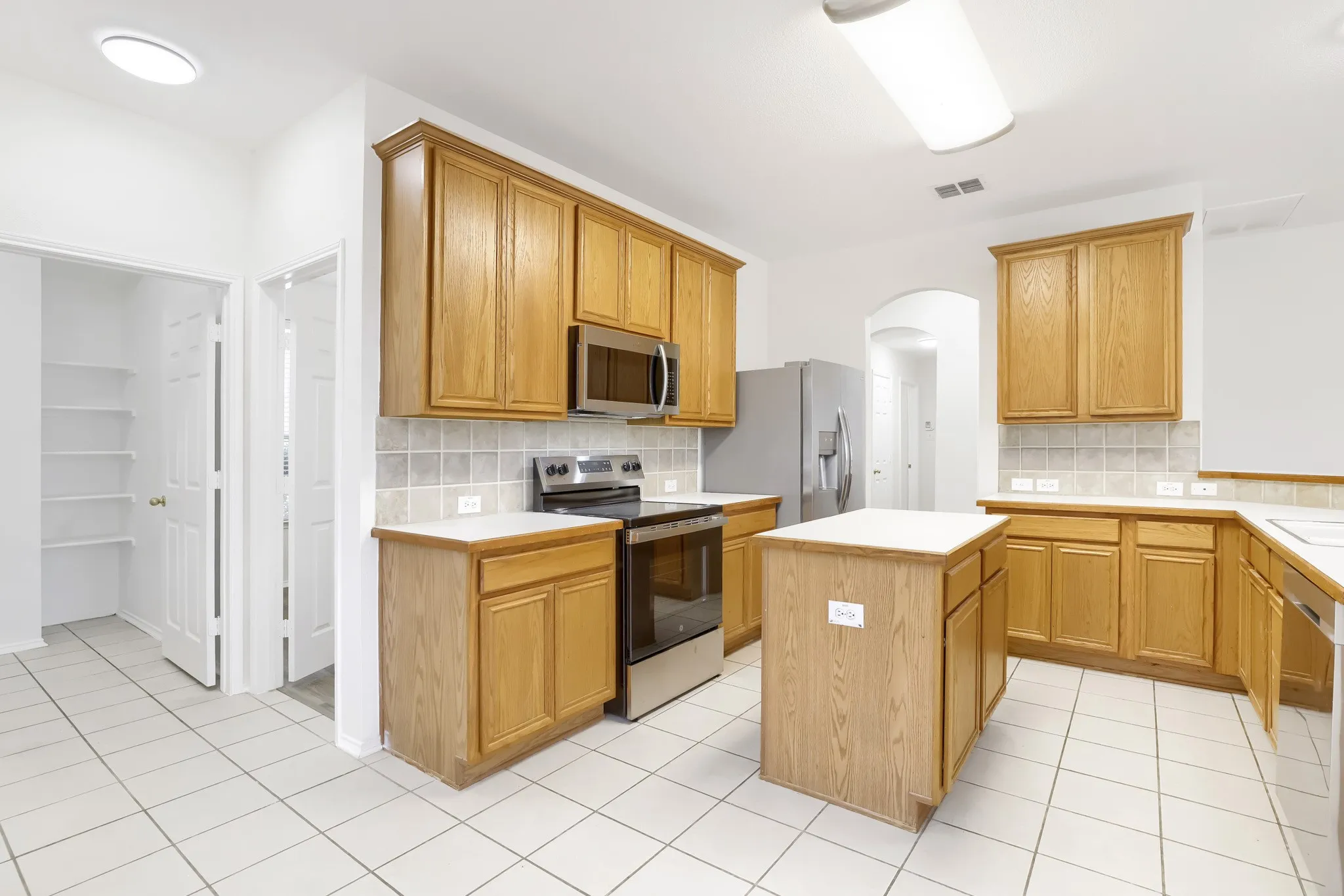 Single Family Residence For Sale in Collin County , 5905 Big Pine Drive, Mc Kinney, Texas 75070, 4 Bedroom, 3 Bathroom, 1 Garage spaces, 2,617 Sqft, built in 2002, mls#21363044, Real Estate Agent in Mc Kinney, Homes For Sale in Collin county, Homes For Sale in Mc Kinney, Realtor in Mc Kinney Texas, Real Estate Brokerage Independent Realty Texas, Luminita Cordes Realtor