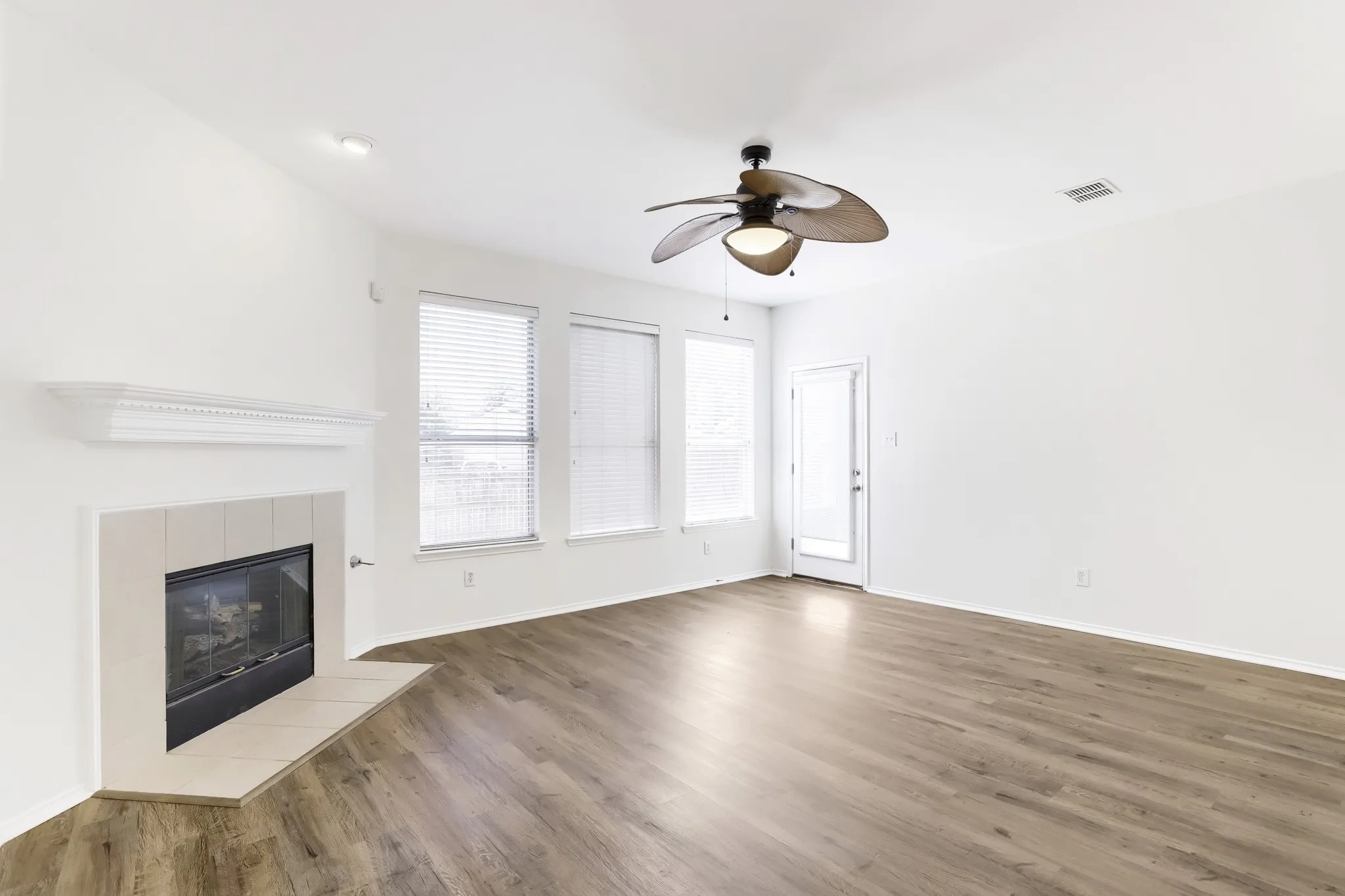 Single Family Residence For Sale in Collin County , 5905 Big Pine Drive, Mc Kinney, Texas 75070, 4 Bedroom, 3 Bathroom, 1 Garage spaces, 2,617 Sqft, built in 2002, mls#21363044, Real Estate Agent in Mc Kinney, Homes For Sale in Collin county, Homes For Sale in Mc Kinney, Realtor in Mc Kinney Texas, Real Estate Brokerage Independent Realty Texas, Luminita Cordes Realtor