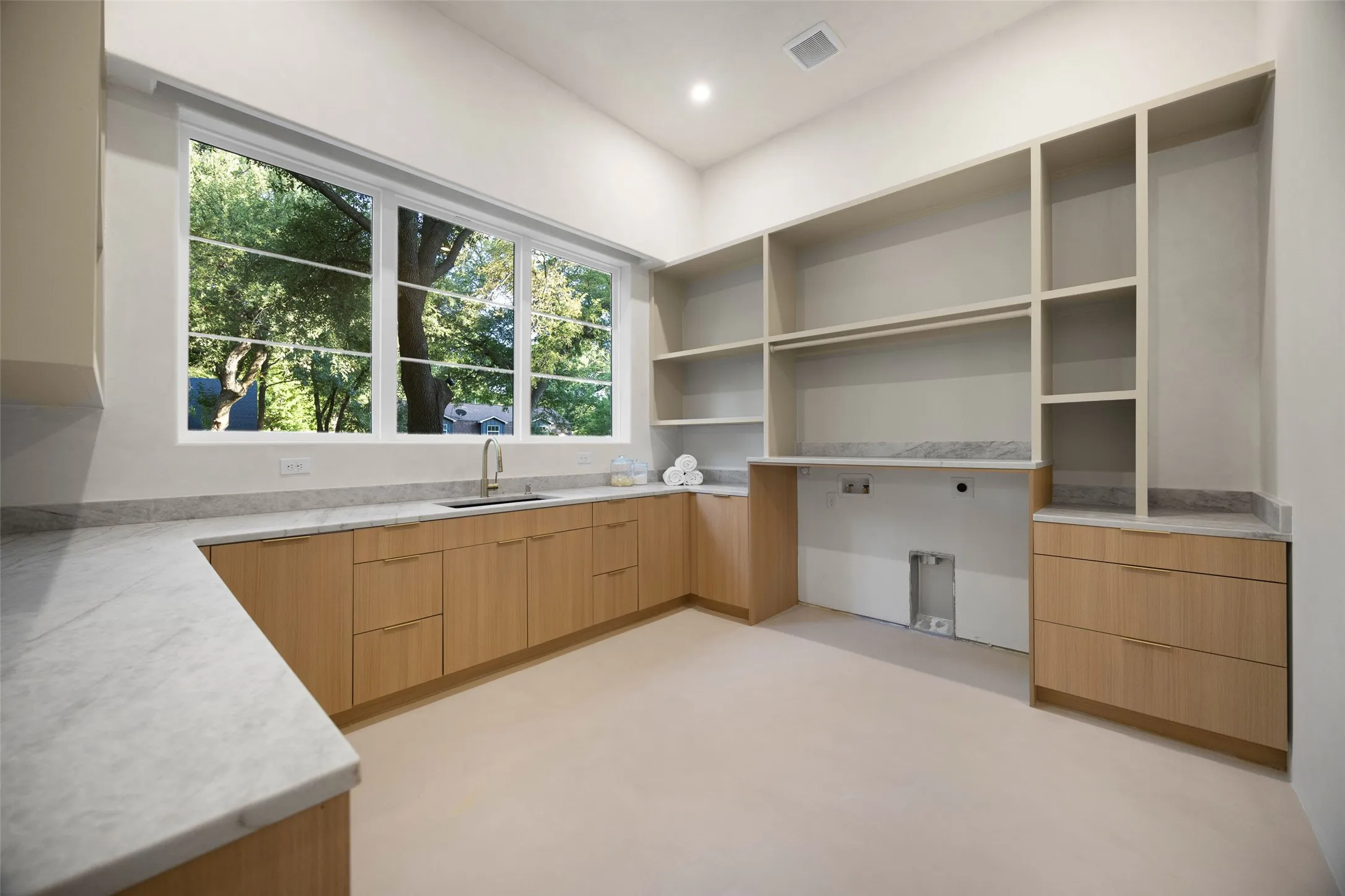 Single Family Residence For Sale in Dallas County , 8215 San Cristobal Drive, Dallas, Texas 75218, 5 Bedroom, 6 Bathroom, 3 Garage spaces, 5,020 Sqft, built in 2025, mls#21364687, Real Estate Agent in Dallas, Homes For Sale in Dallas county, Homes For Sale in Dallas, Realtor in Dallas Texas, Real Estate Brokerage Independent Realty Texas, Luminita Cordes Realtor