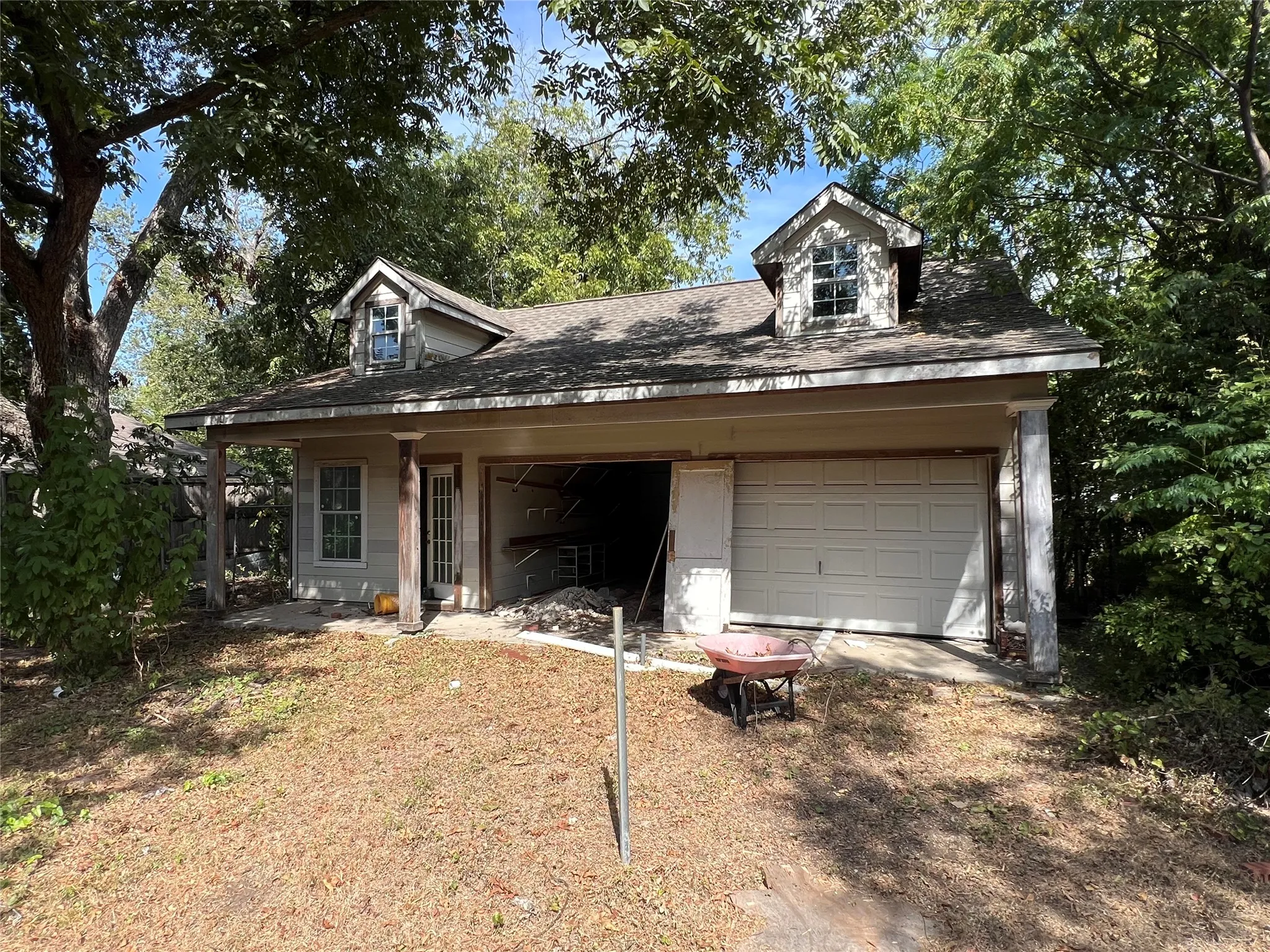 Detached Garage