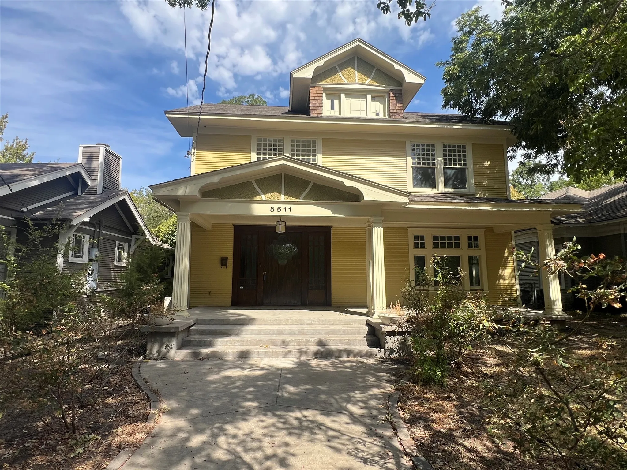 Single Family Residence For Sale in Dallas County , 5511 Tremont Street, Dallas, Texas 75214, 5 Bedroom, 3 Bathroom, 2 Garage spaces, 2,684 Sqft, built in 1930, mls#21366517, Real Estate Agent in Dallas, Homes For Sale in Dallas county, Homes For Sale in Dallas, Realtor in Dallas Texas, Real Estate Brokerage Independent Realty Texas, Luminita Cordes Realtor