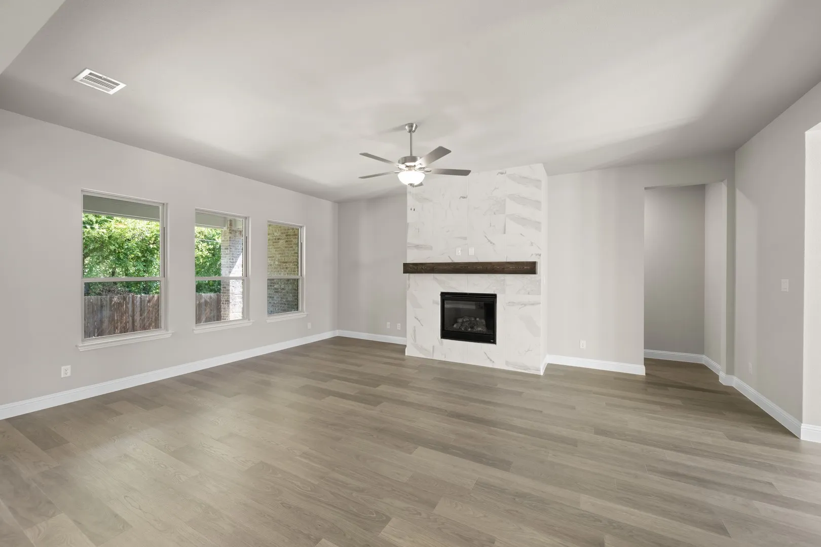 971 Richard Pittmon-  Living Room-2